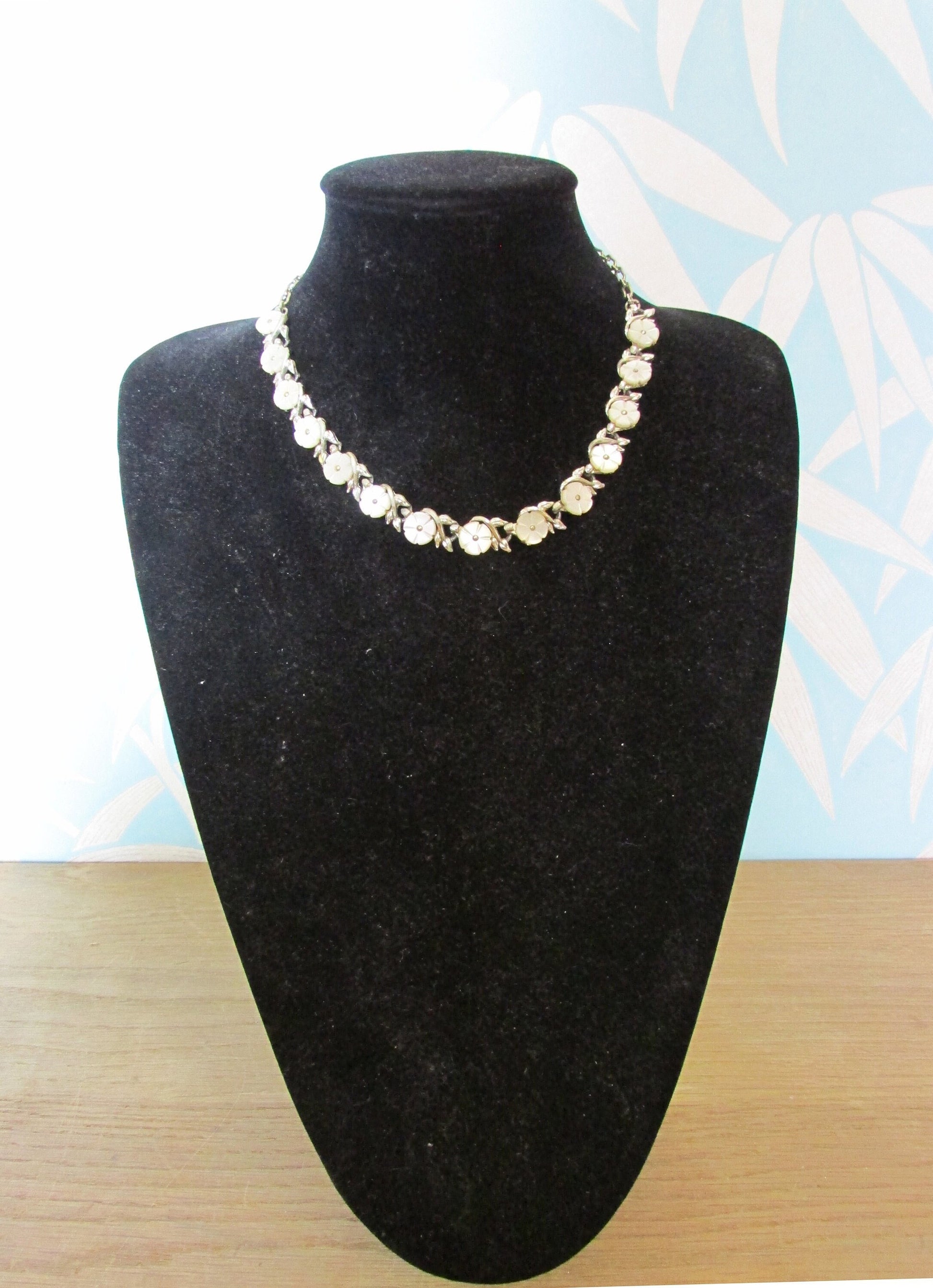 1960s Jewelcraft-style silver-tone & Mother of Pearl flower clasp necklace