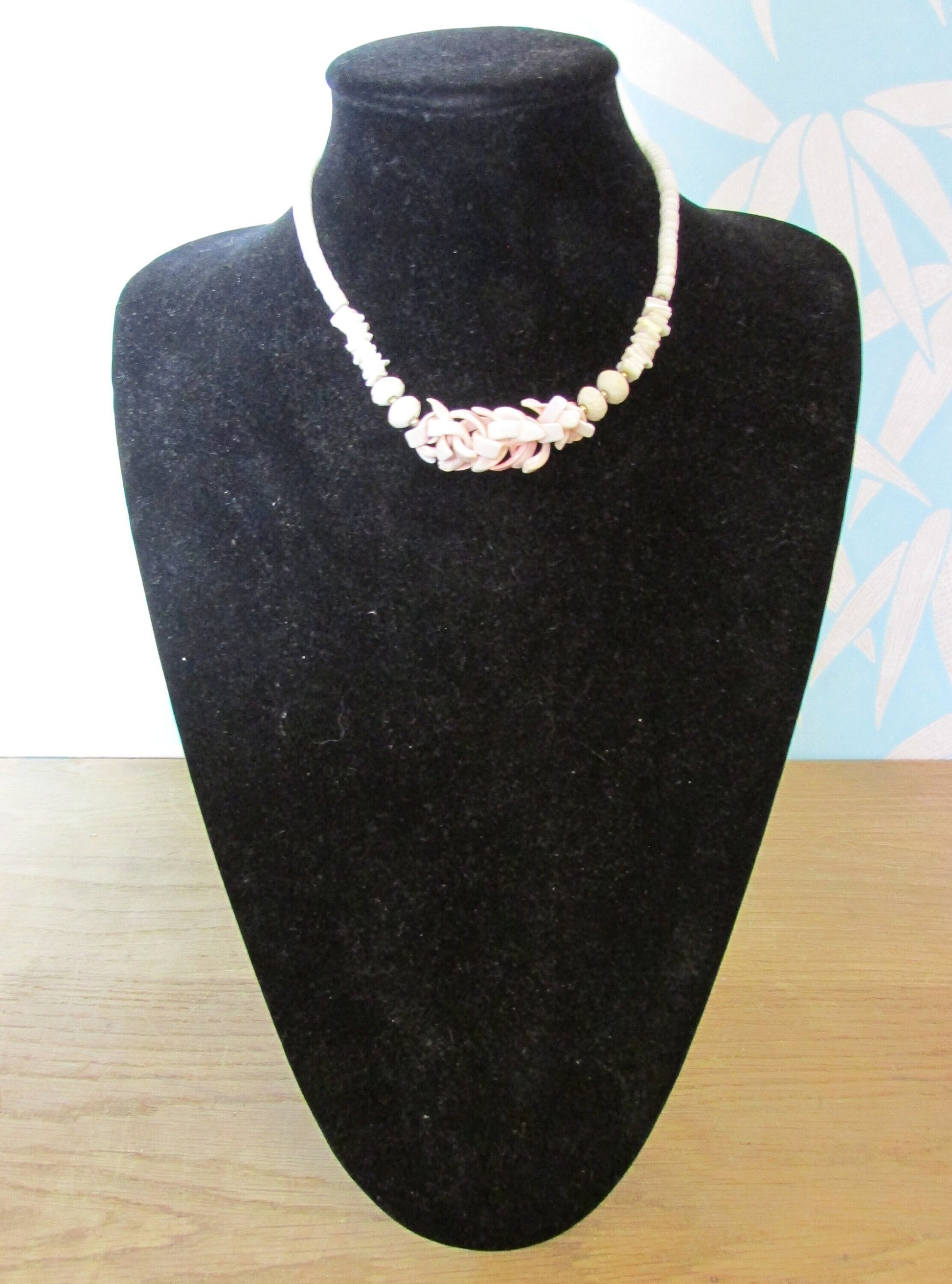1940s puka twisted sea shell necklace