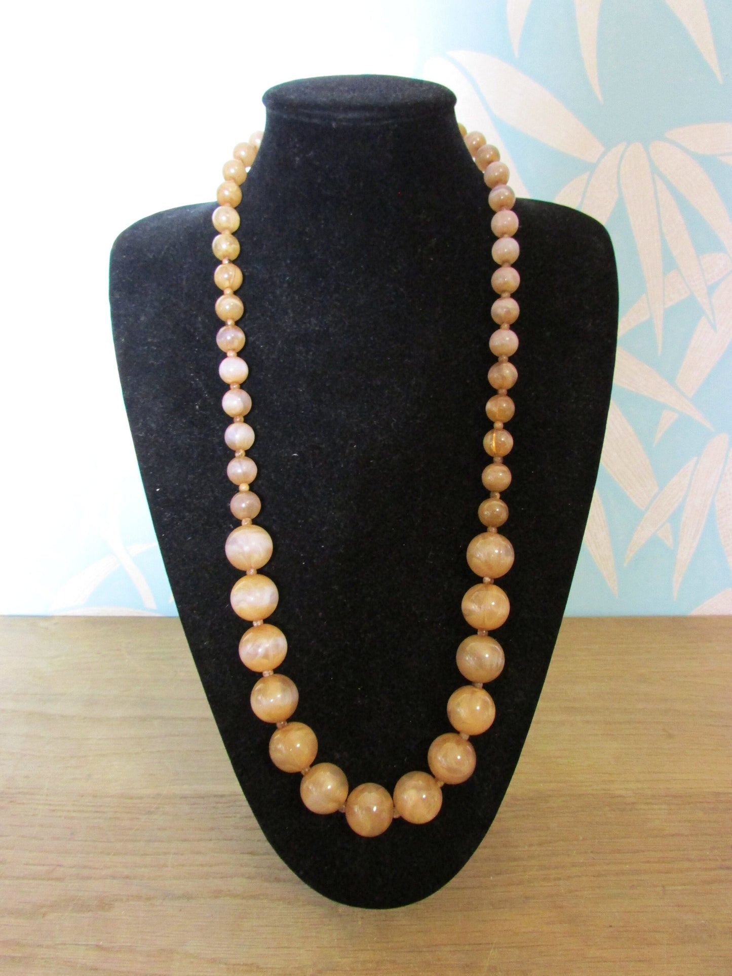 Vintage Art Deco-style graduated plastic marble-style bead necklace