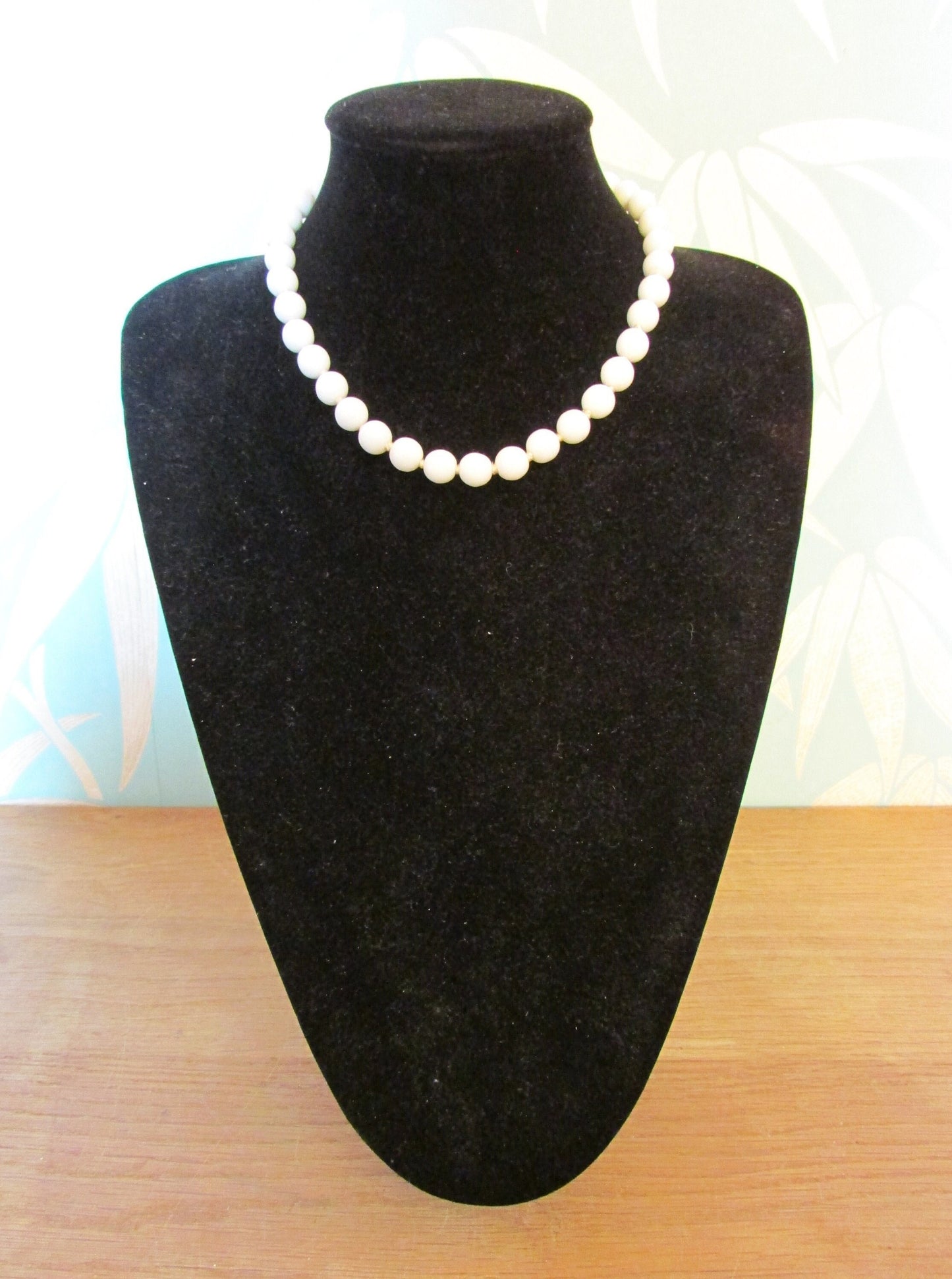 1940s/50s white milk glass bead necklace, hand-knotted