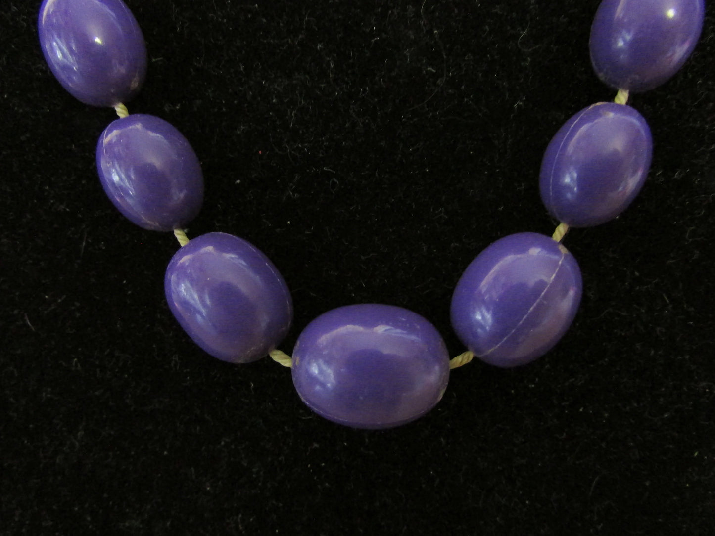 1980s purple plastic graduating oval bead necklace