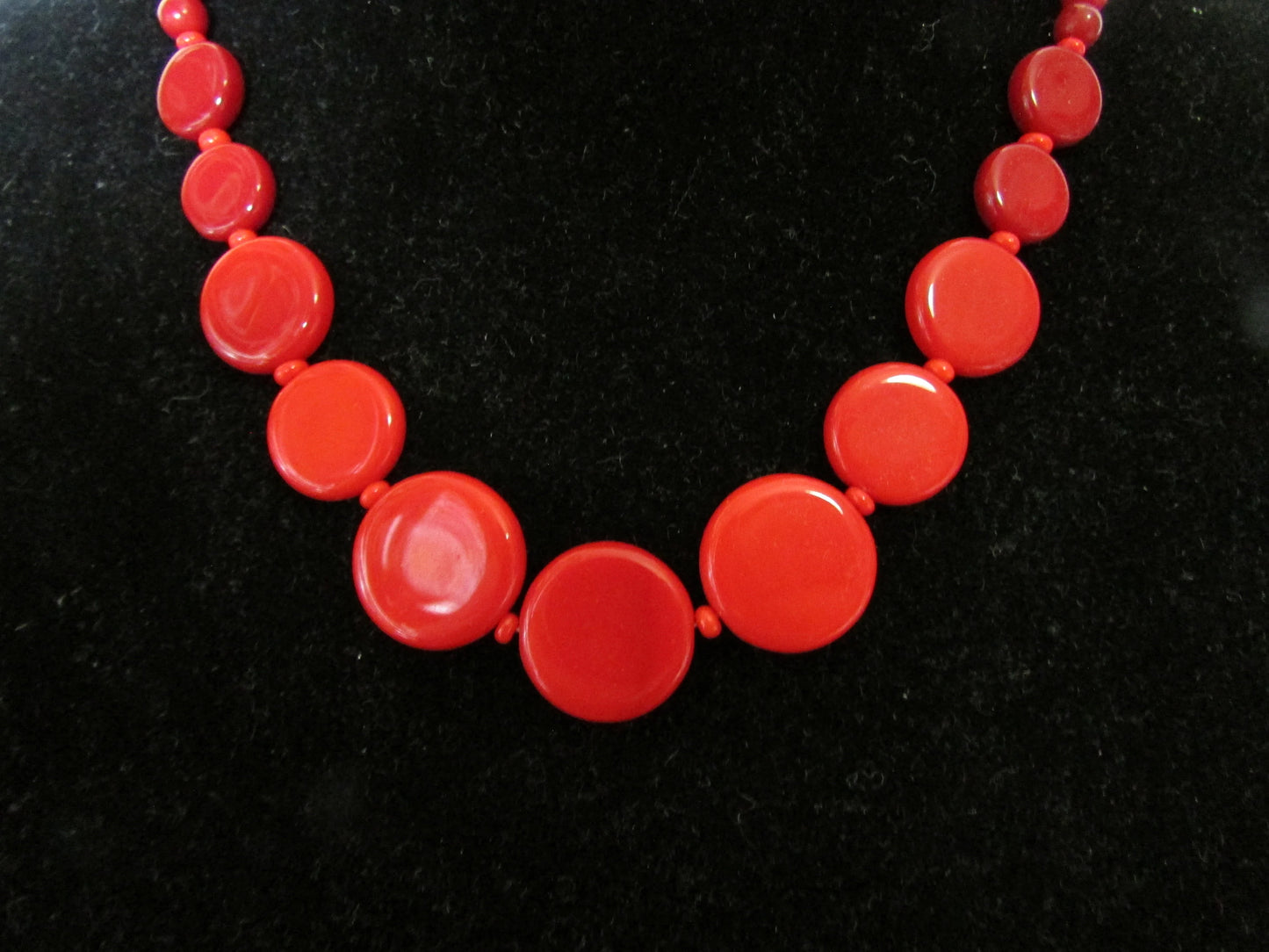 1960s cherry red flat graduating glass disc bead necklace
