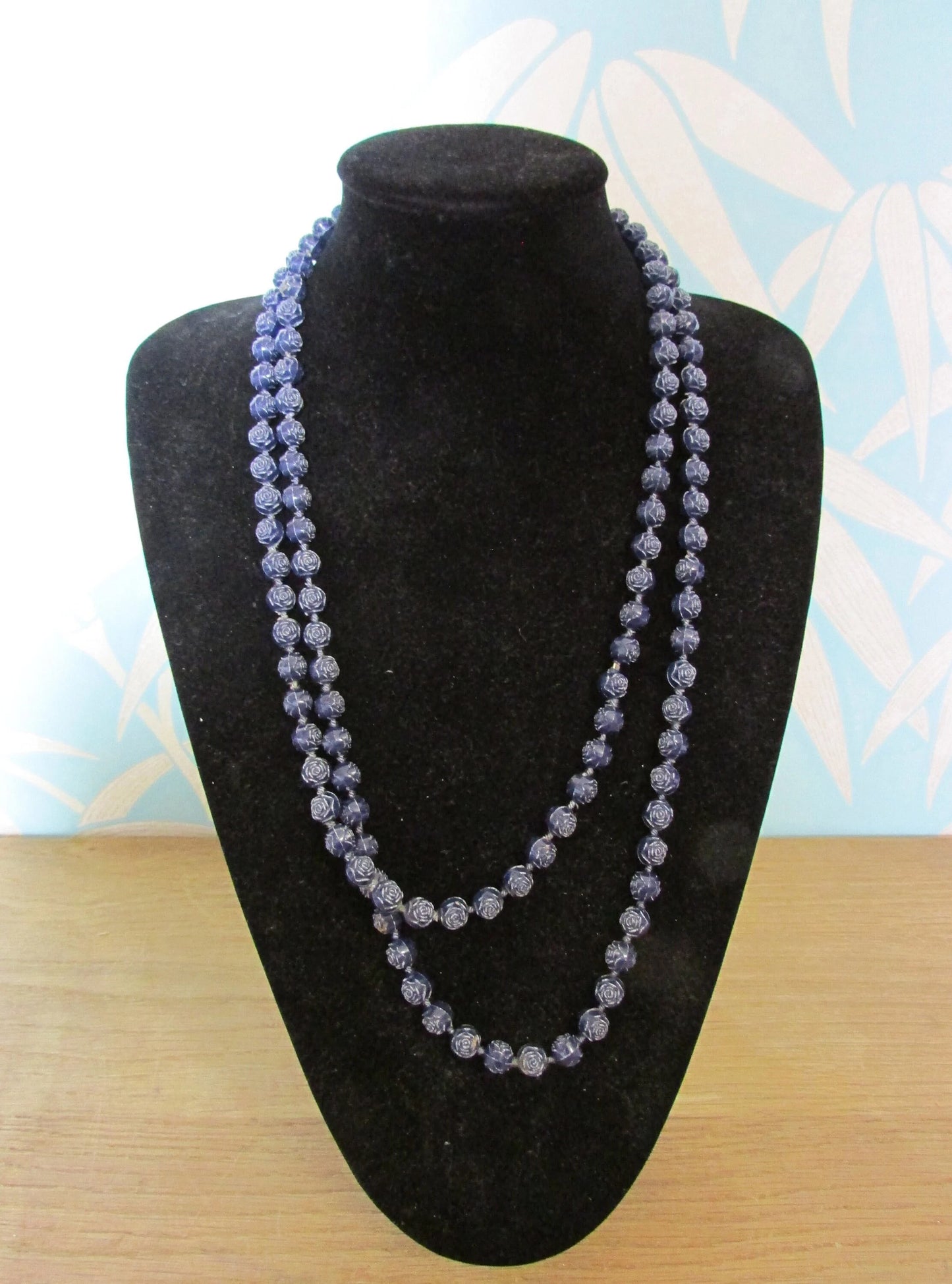 1960s dark blue rose detail plastic bead rope necklace