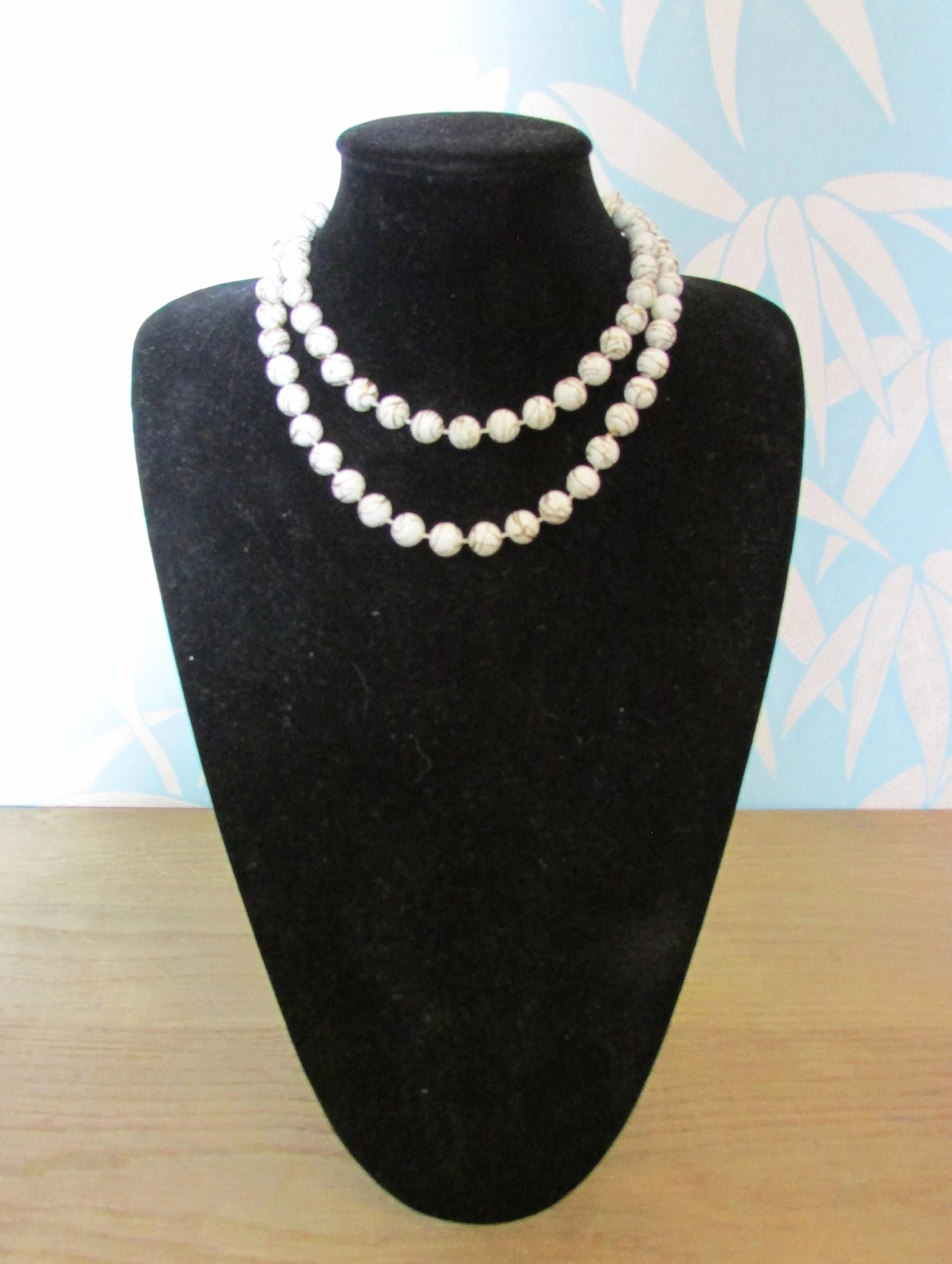 1980s white and gold abstract splatter bead slip-on necklace