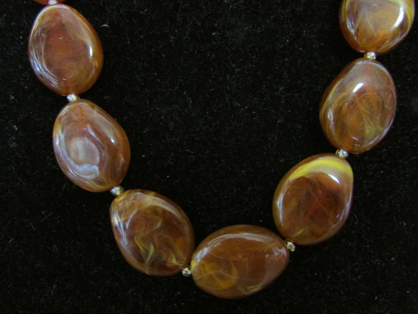 1960s amber effect marbled resin graduated oval bead necklace