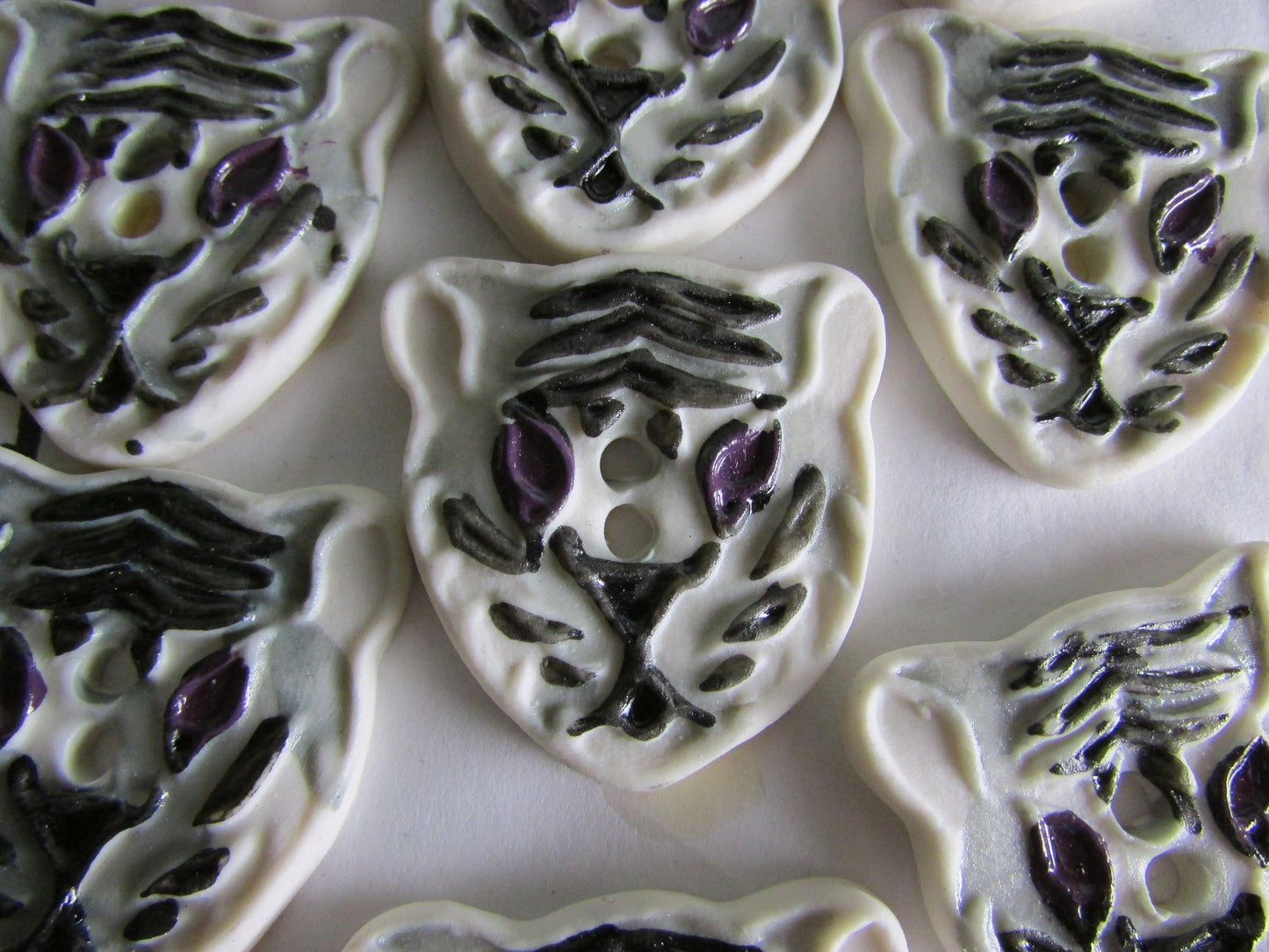 10x carded 1988 hand-painted ceramic tiger buttons