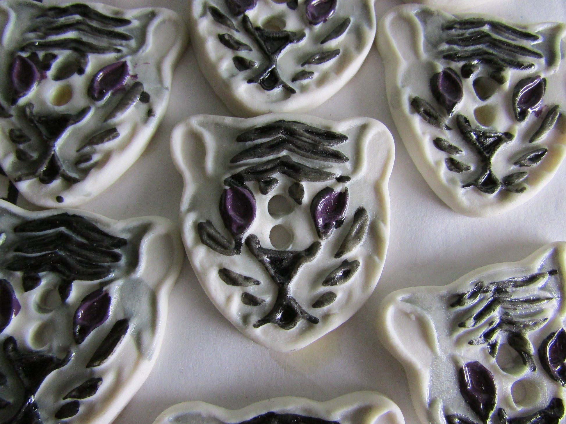 10x carded 1988 hand-painted ceramic tiger buttons
