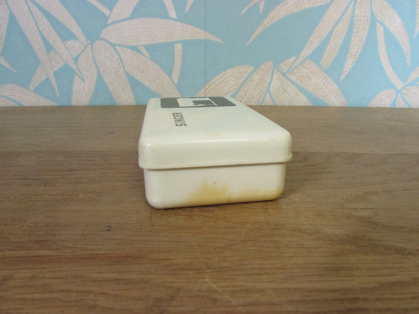 Collectable 1970s Singer hard plastic case containing sewing machine accessories