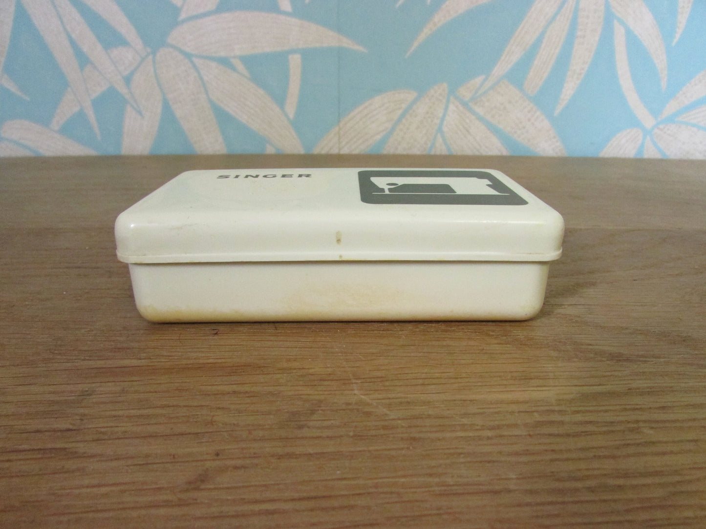 Collectable 1970s Singer hard plastic case containing sewing machine accessories