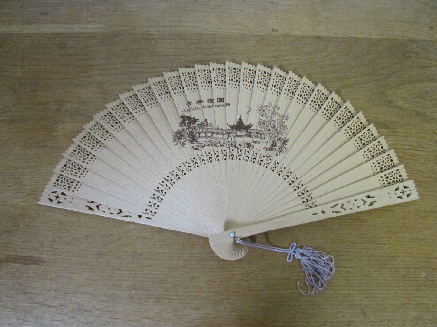 circa. 1960s/70s Chinese sandalwood hand fan with original glass-lidded presentation box