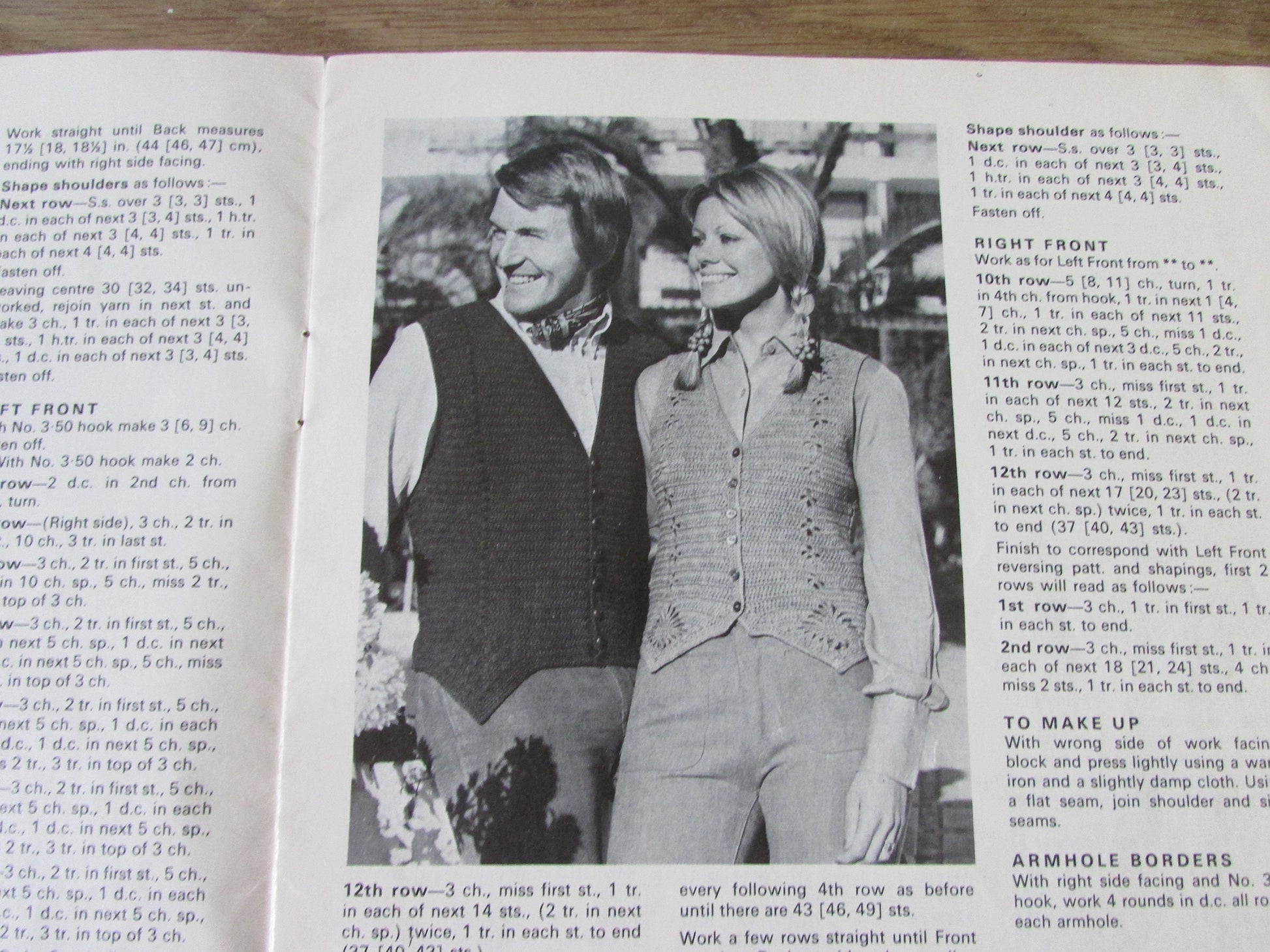 1972 Patons FIONA 3002 knitting & crochet pattern booklet for tops and accessories