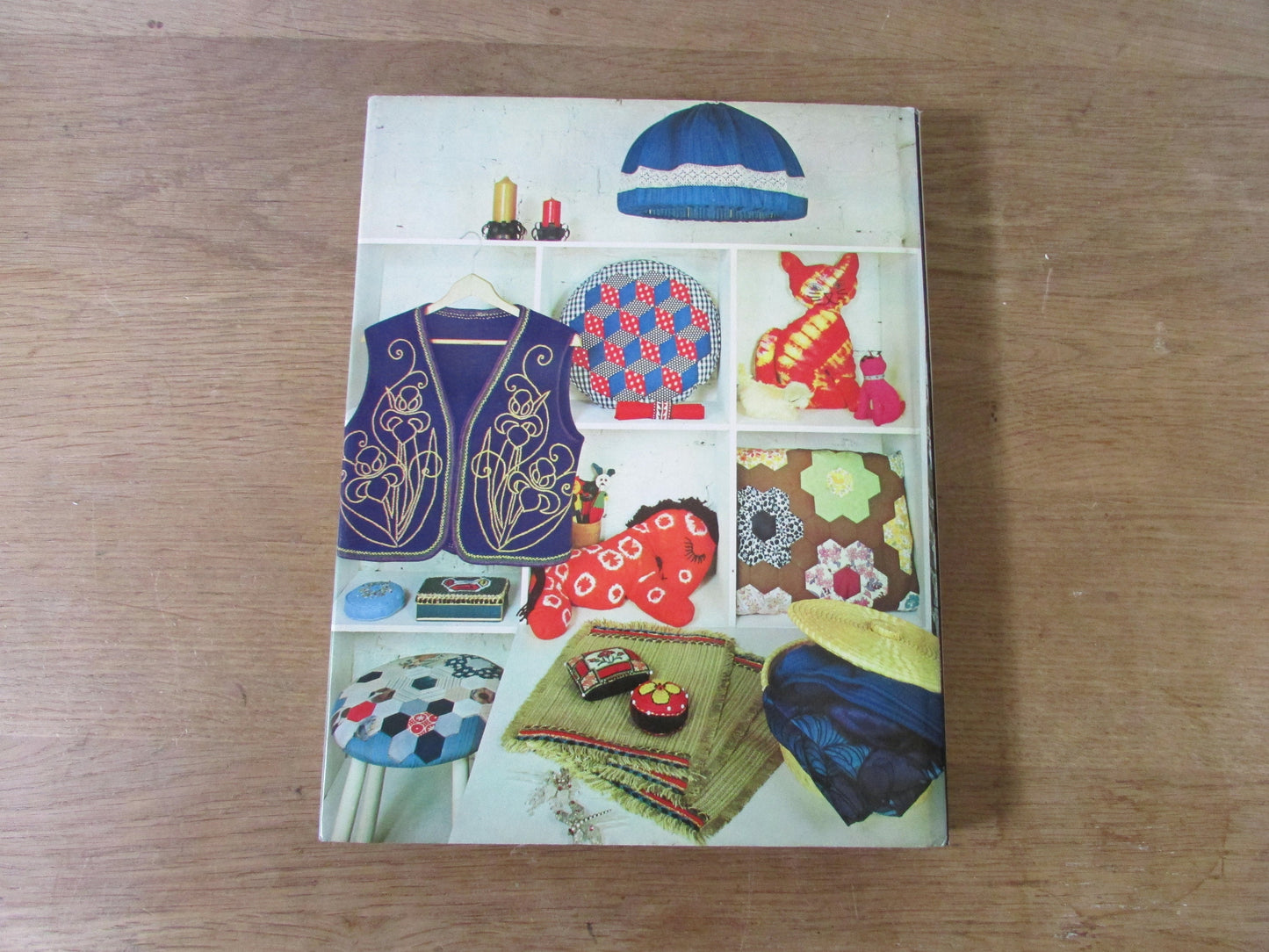 St Michael Book of Handicrafts for all the Family, by Eve Harlow (Hardback, 1976)