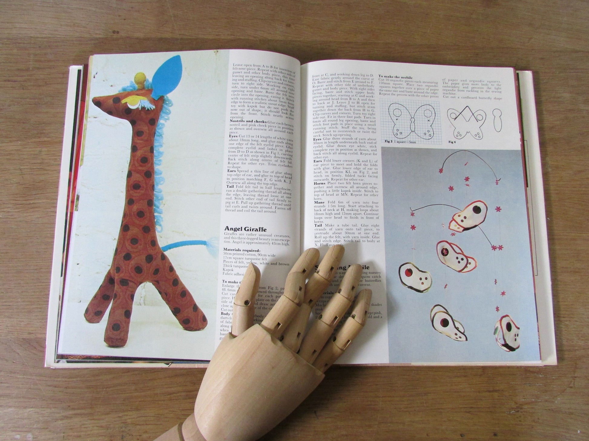 St Michael Book of Handicrafts for all the Family, by Eve Harlow (Hardback, 1976)