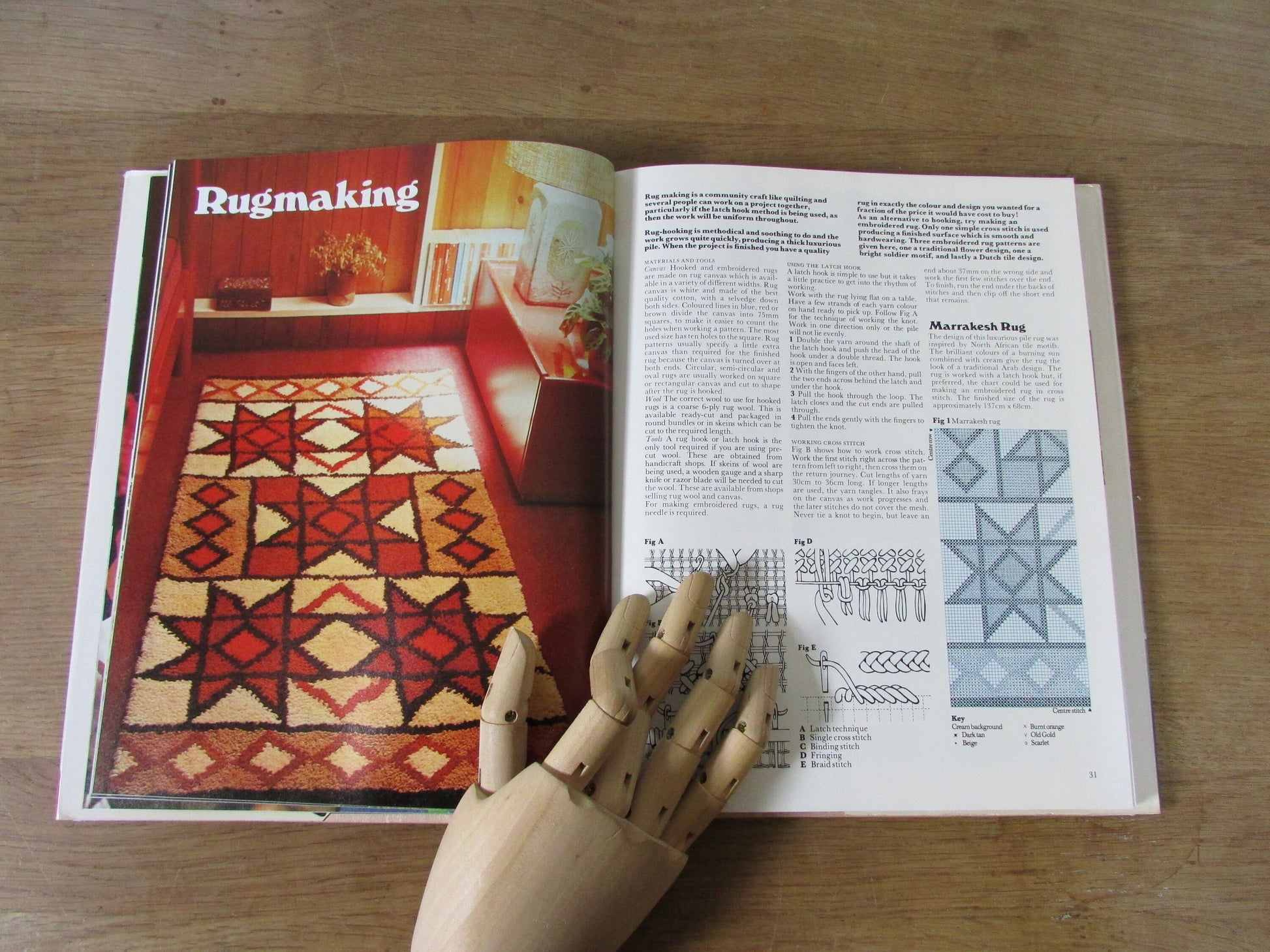 St Michael Book of Handicrafts for all the Family, by Eve Harlow (Hardback, 1976)