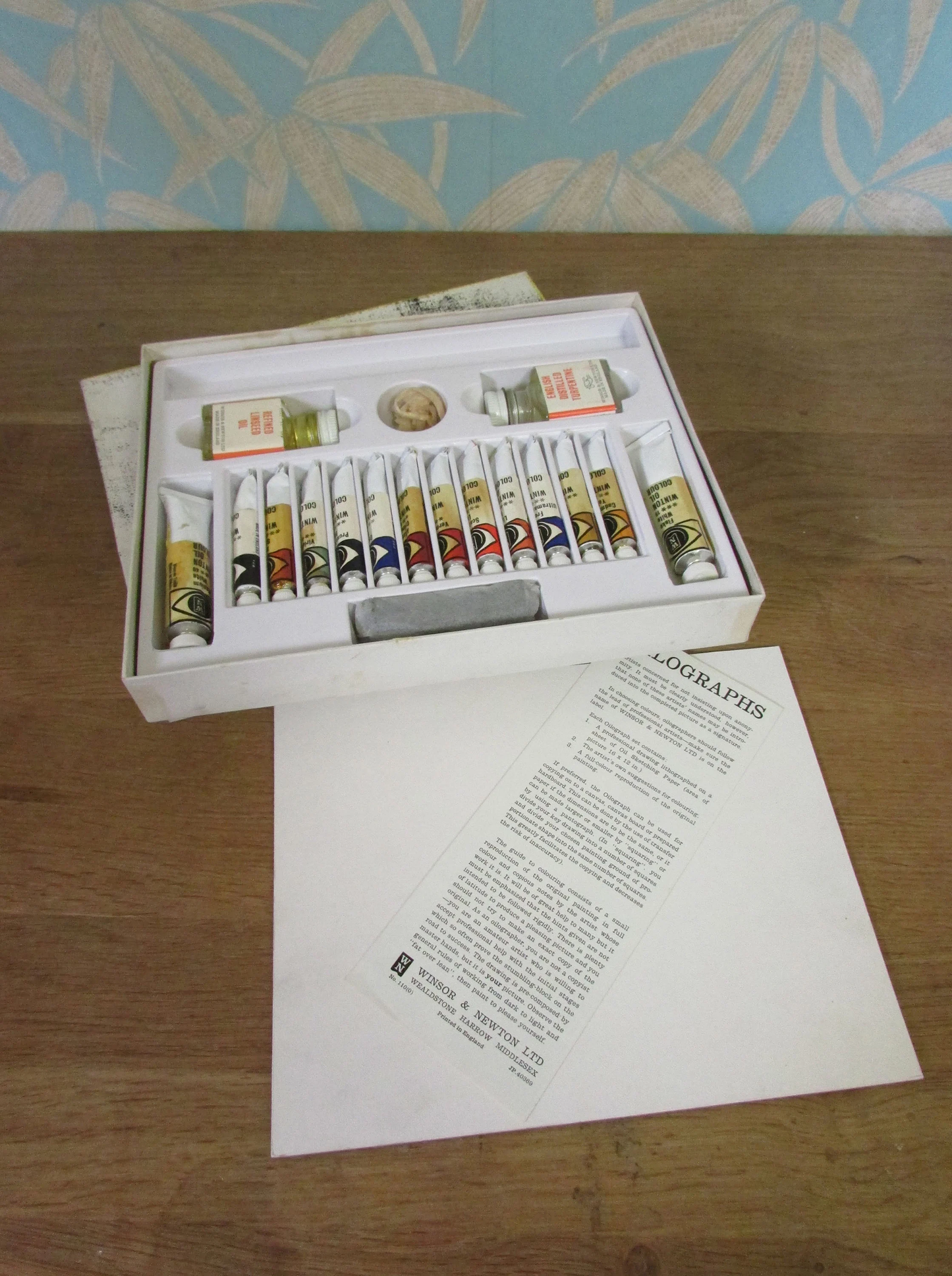 circa. 1960s Winsor & Newton Oil Painting set, No.3
