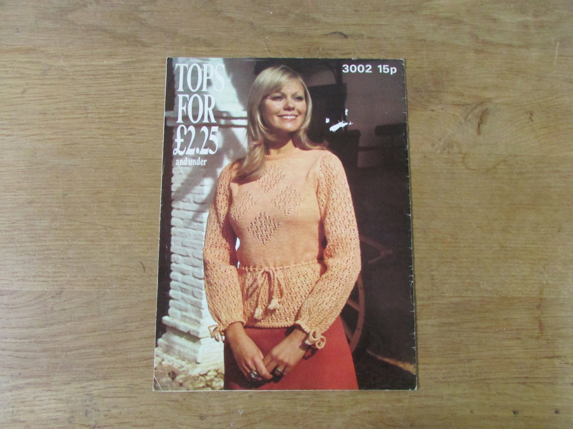 1972 Patons FIONA 3002 knitting & crochet pattern booklet for tops and accessories