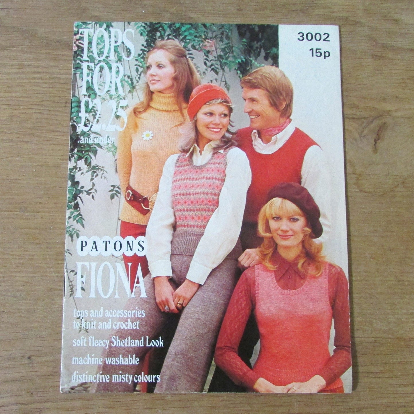 1972 Patons FIONA 3002 knitting & crochet pattern booklet for tops and accessories