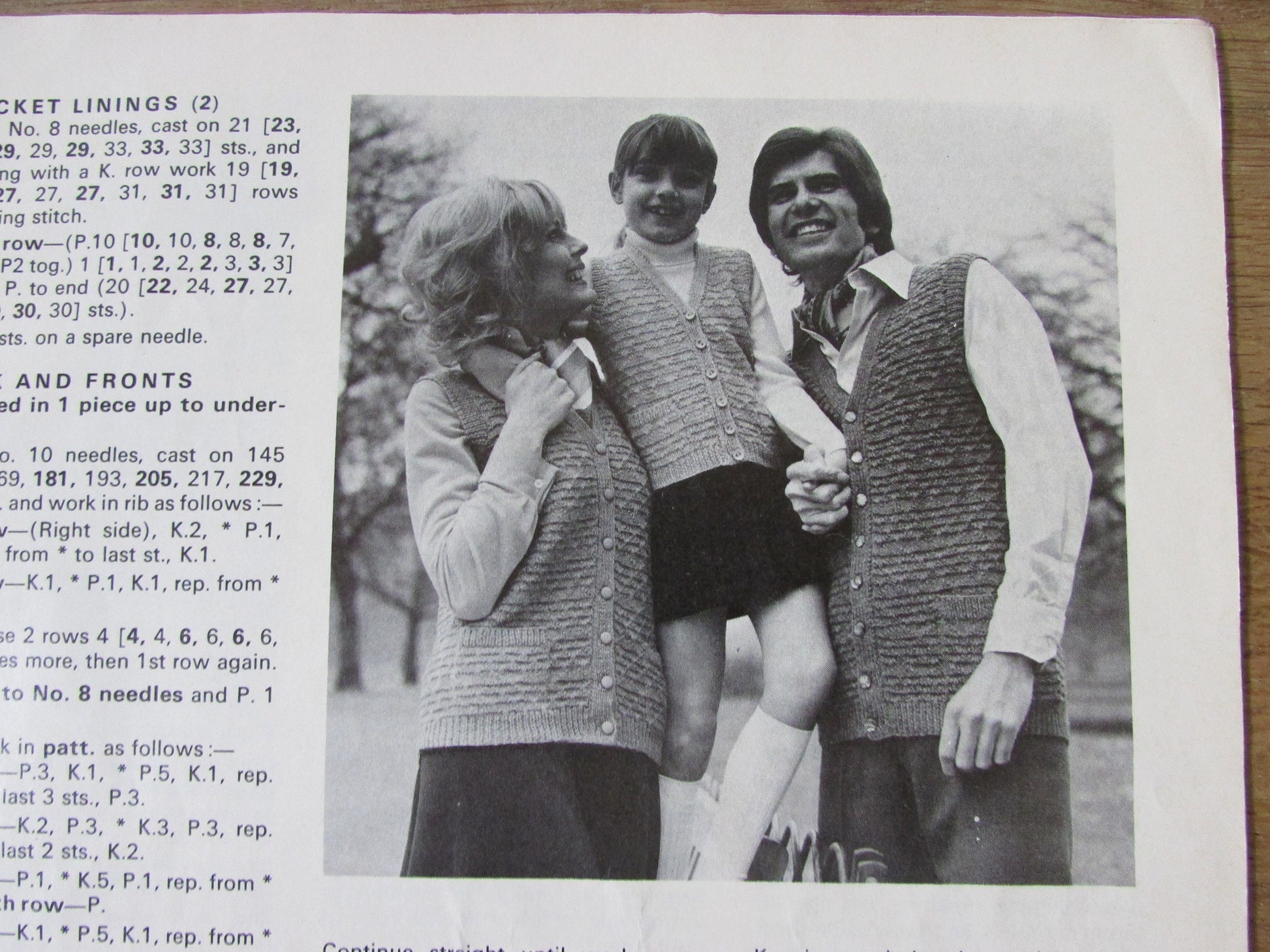 1972 Patons FIONA 3002 knitting & crochet pattern booklet for tops and accessories