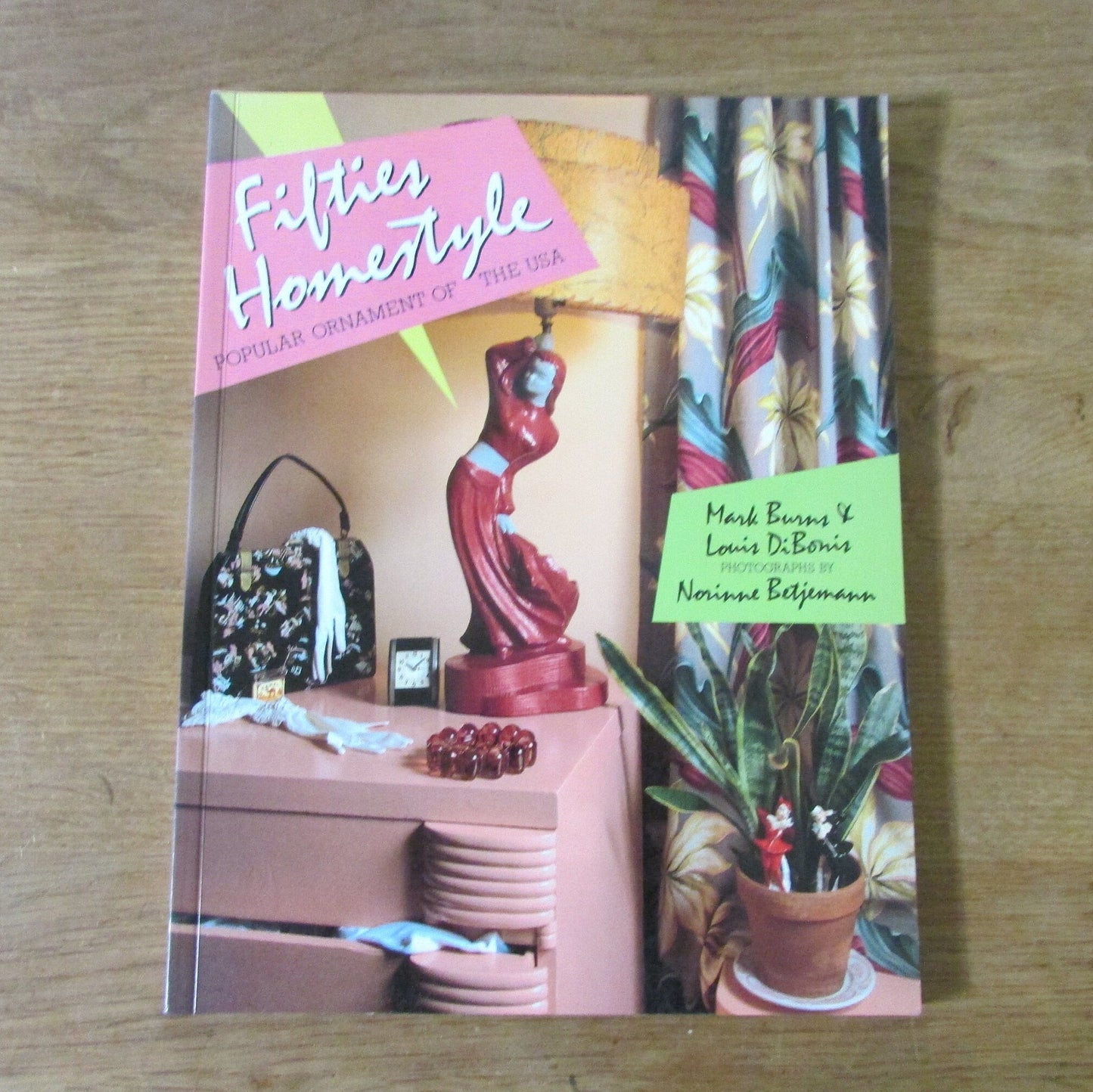 Fifties Homestyle: Popular Ornaments of the USA, by Mark Burns & Louis DiBonis (Softback, 1988)