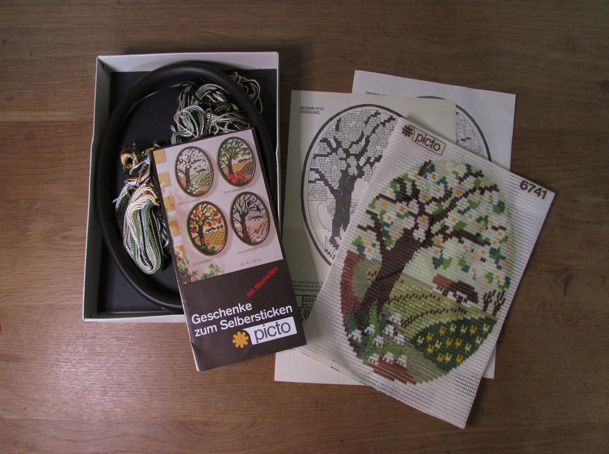 Vintage picto smyrnafix 6741 Fruhling (Spring) embroidery kit