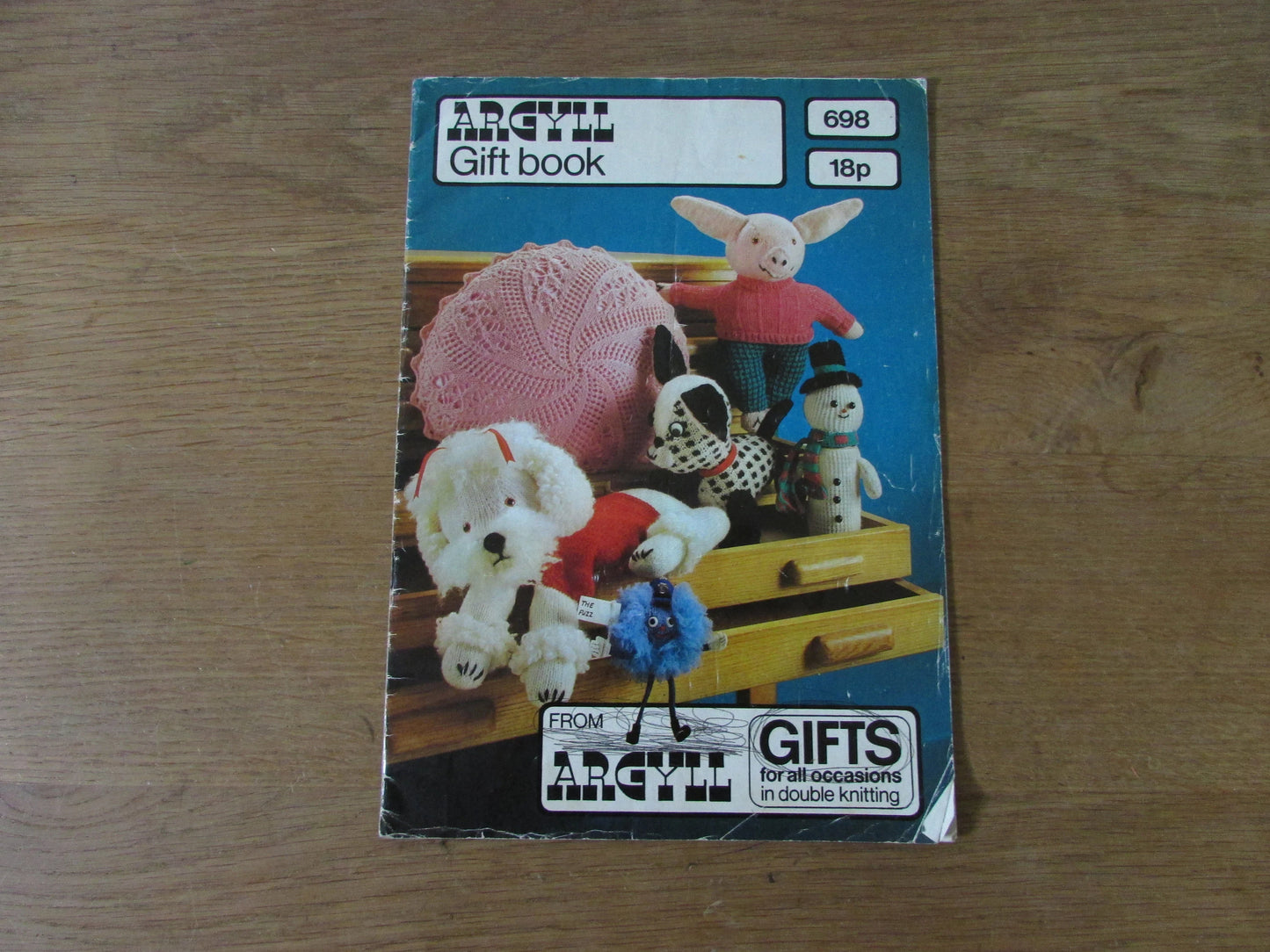 1971 Argyll 698 gift book; gifts to make for all occasions