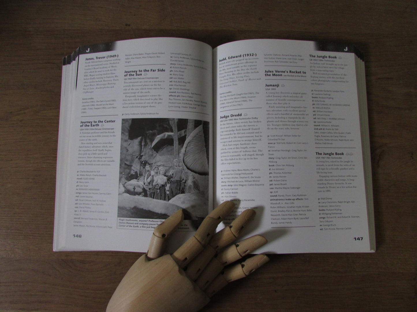 The A-Z of Science Fiction and Fantasy Films, by Howard Maxford (Softback, 1997)