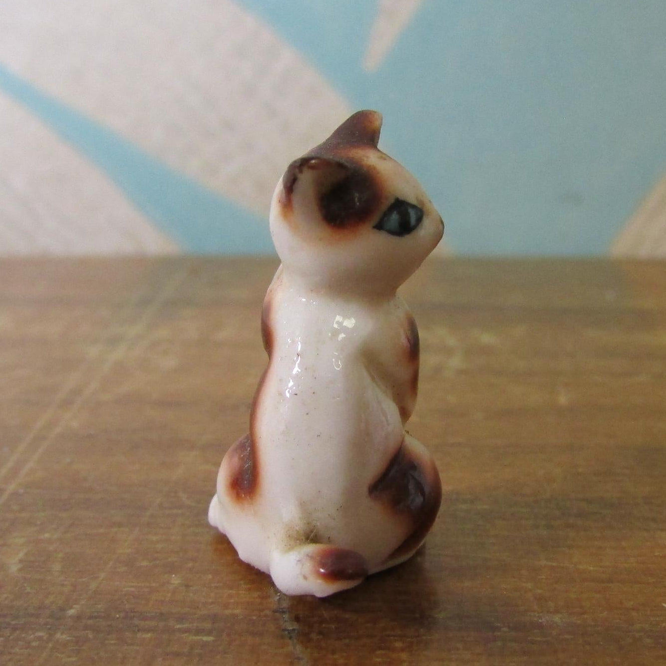 circa. 1960s miniature Siamese kitten ceramic figurine