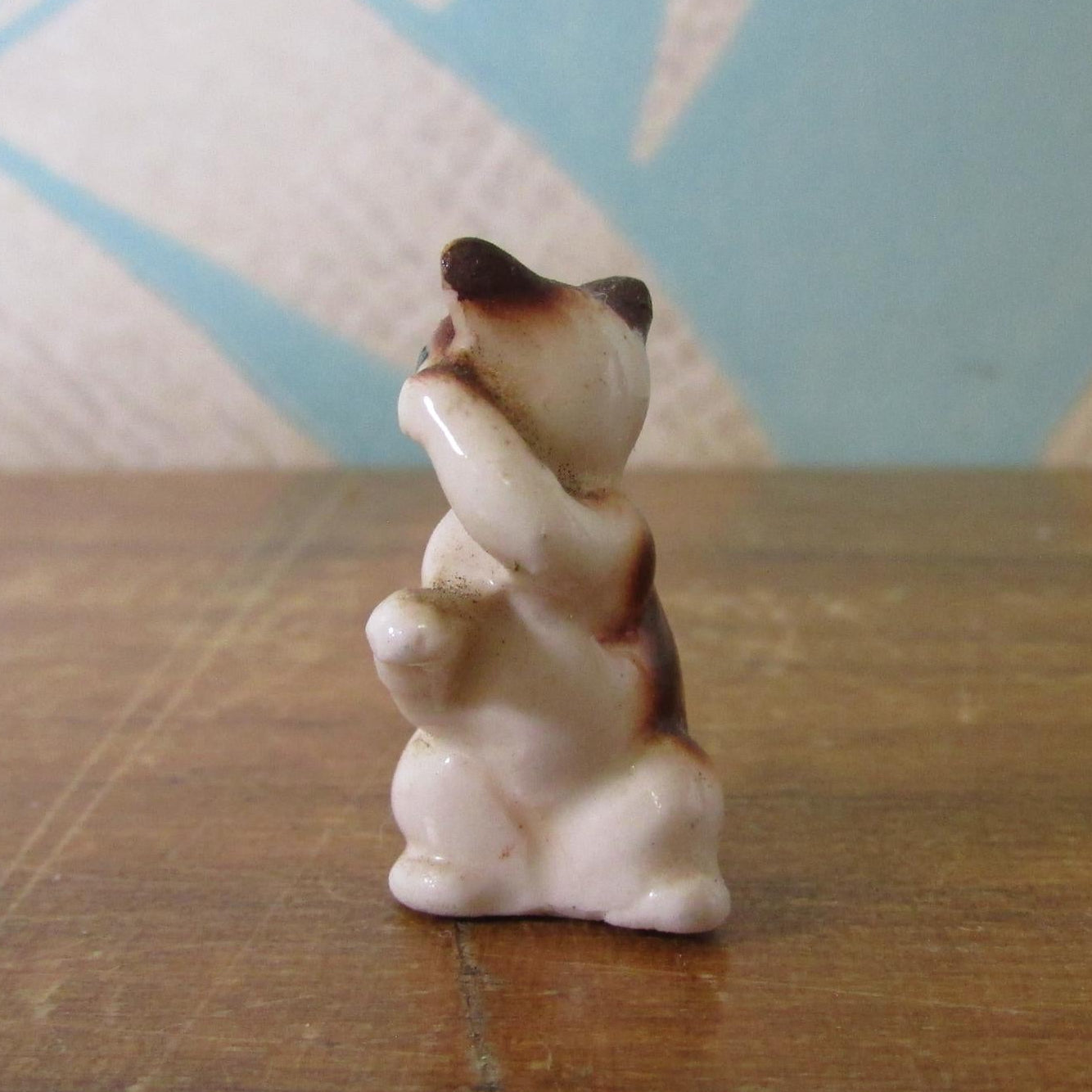 circa. 1960s miniature Siamese kitten ceramic figurine