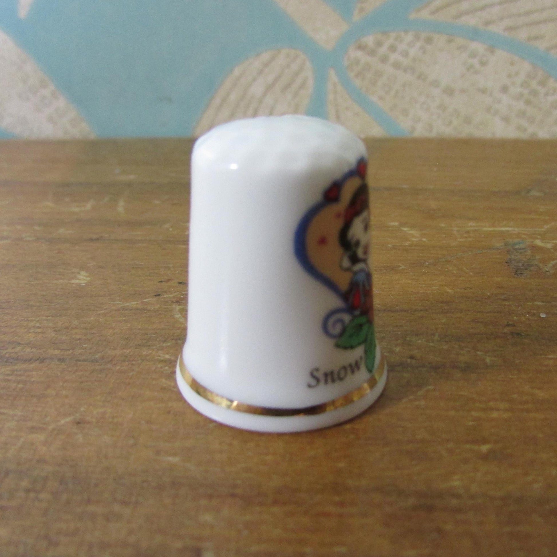Collectable vintage Snow White Stoke-on-Trent fine bone china thimble