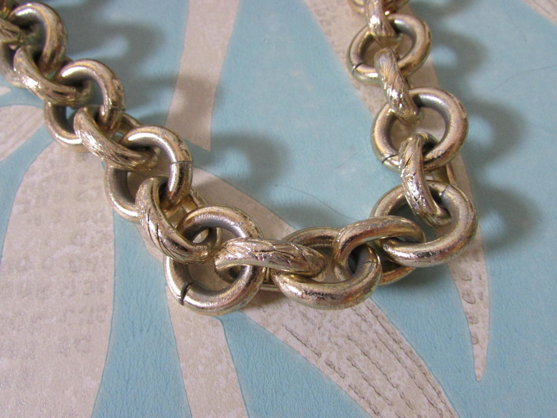 Vintage white plastic handbag/purse frame with ribbon and flower transfer detail and gold-tone chain