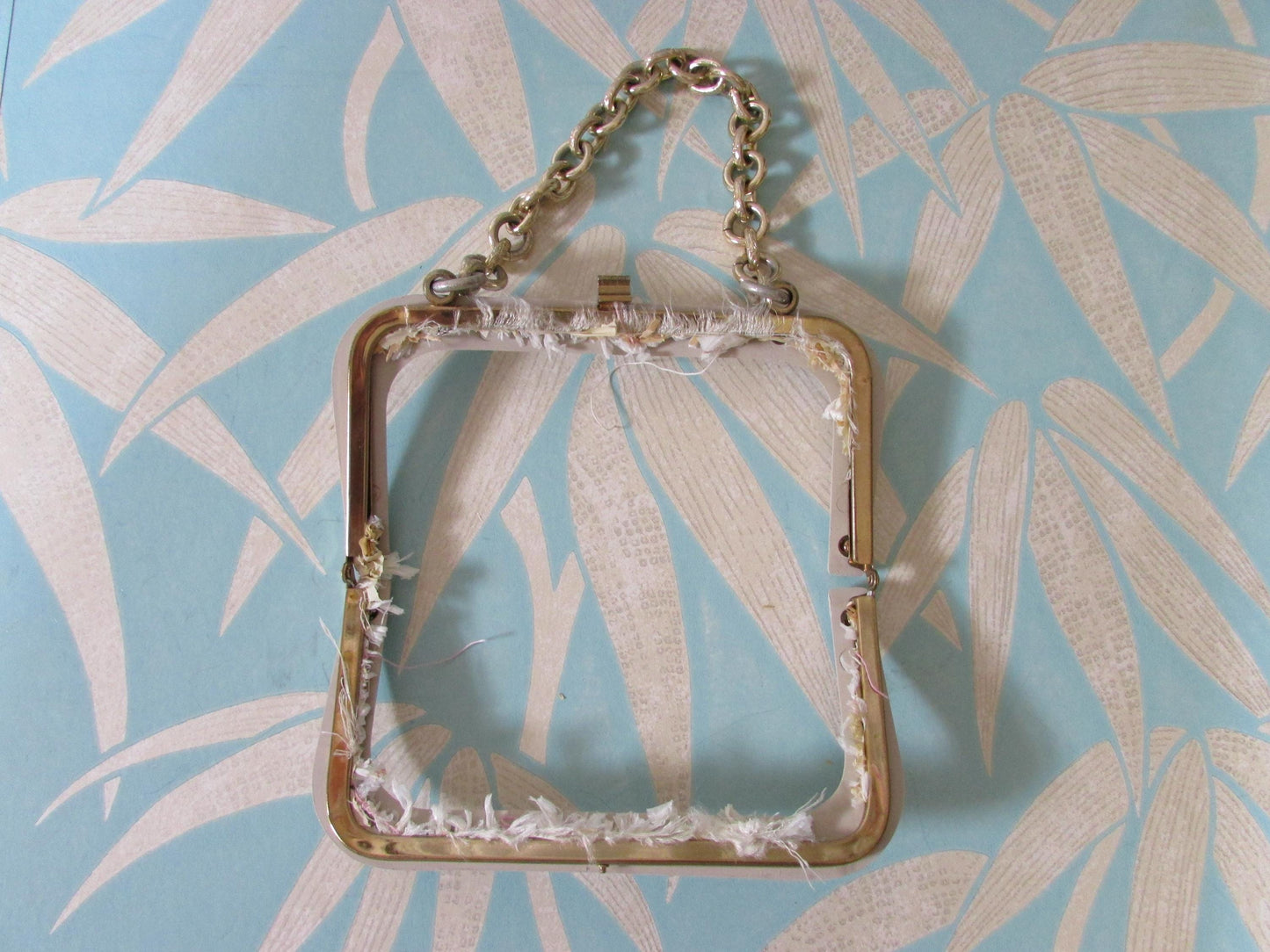 Vintage white plastic handbag/purse frame with ribbon and flower transfer detail and gold-tone chain