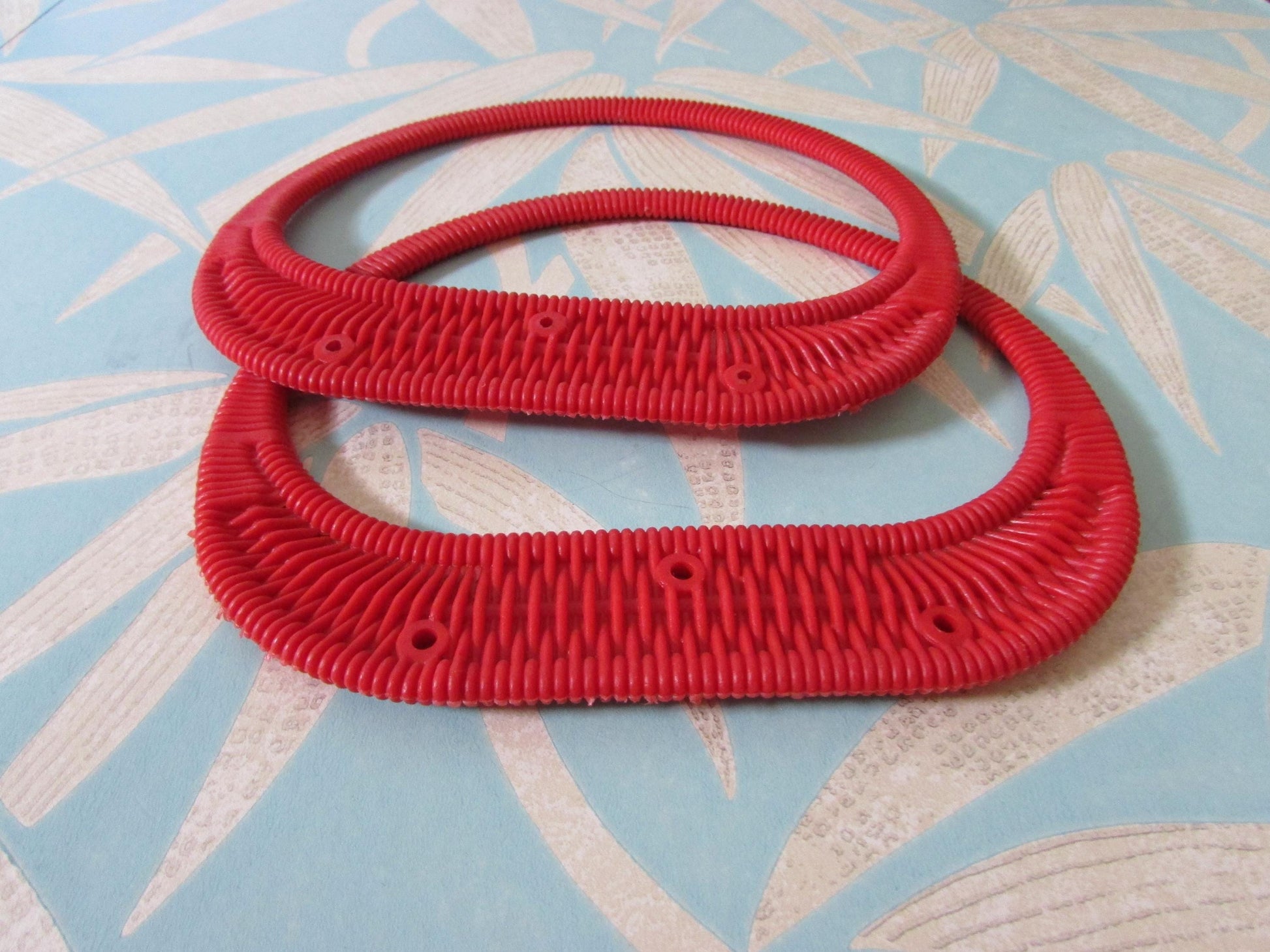 Pair of vintage D-shaped red plastic rattan handbag/purse handles