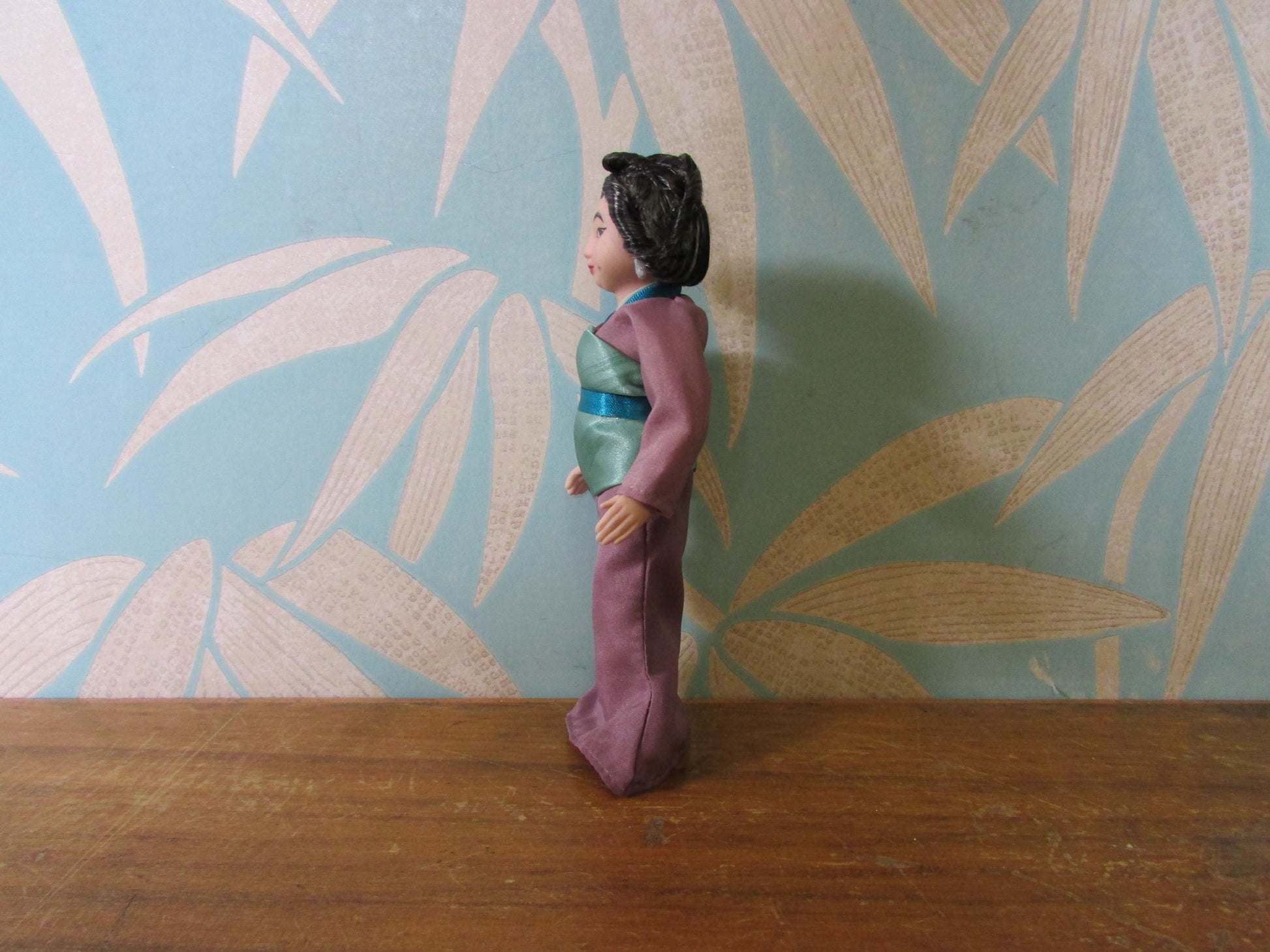 Collectable Deagostini Disney Hua Li porcelain doll