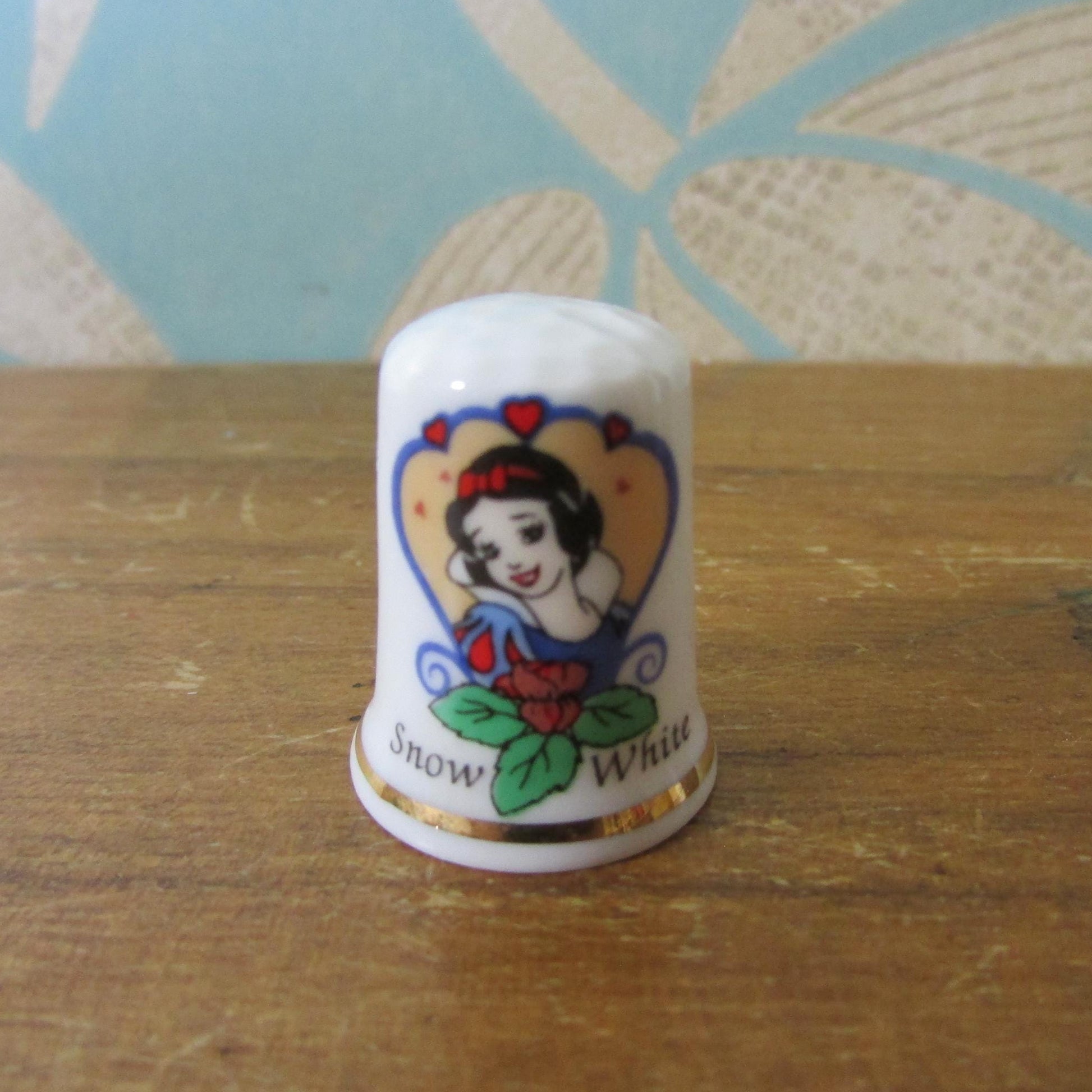 Collectable vintage Snow White Stoke-on-Trent fine bone china thimble