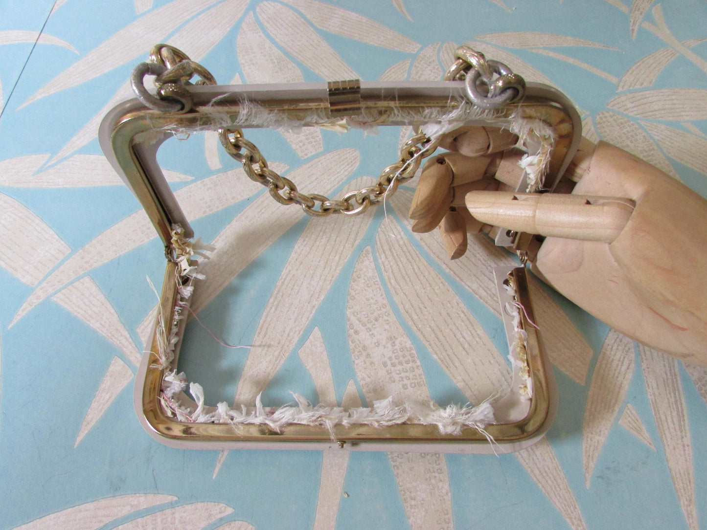 Vintage white plastic handbag/purse frame with ribbon and flower transfer detail and gold-tone chain
