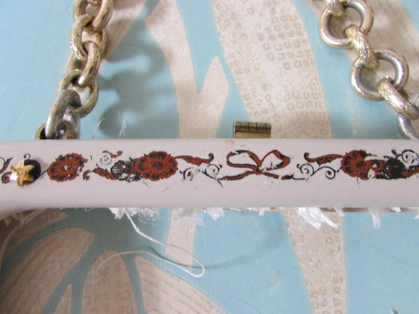 Vintage white plastic handbag/purse frame with ribbon and flower transfer detail and gold-tone chain