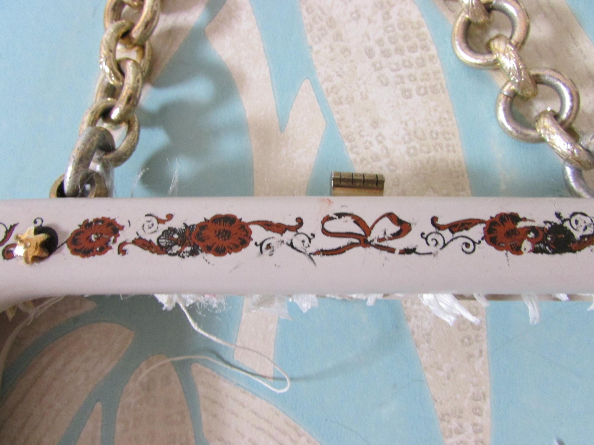 Vintage white plastic handbag/purse frame with ribbon and flower transfer detail and gold-tone chain