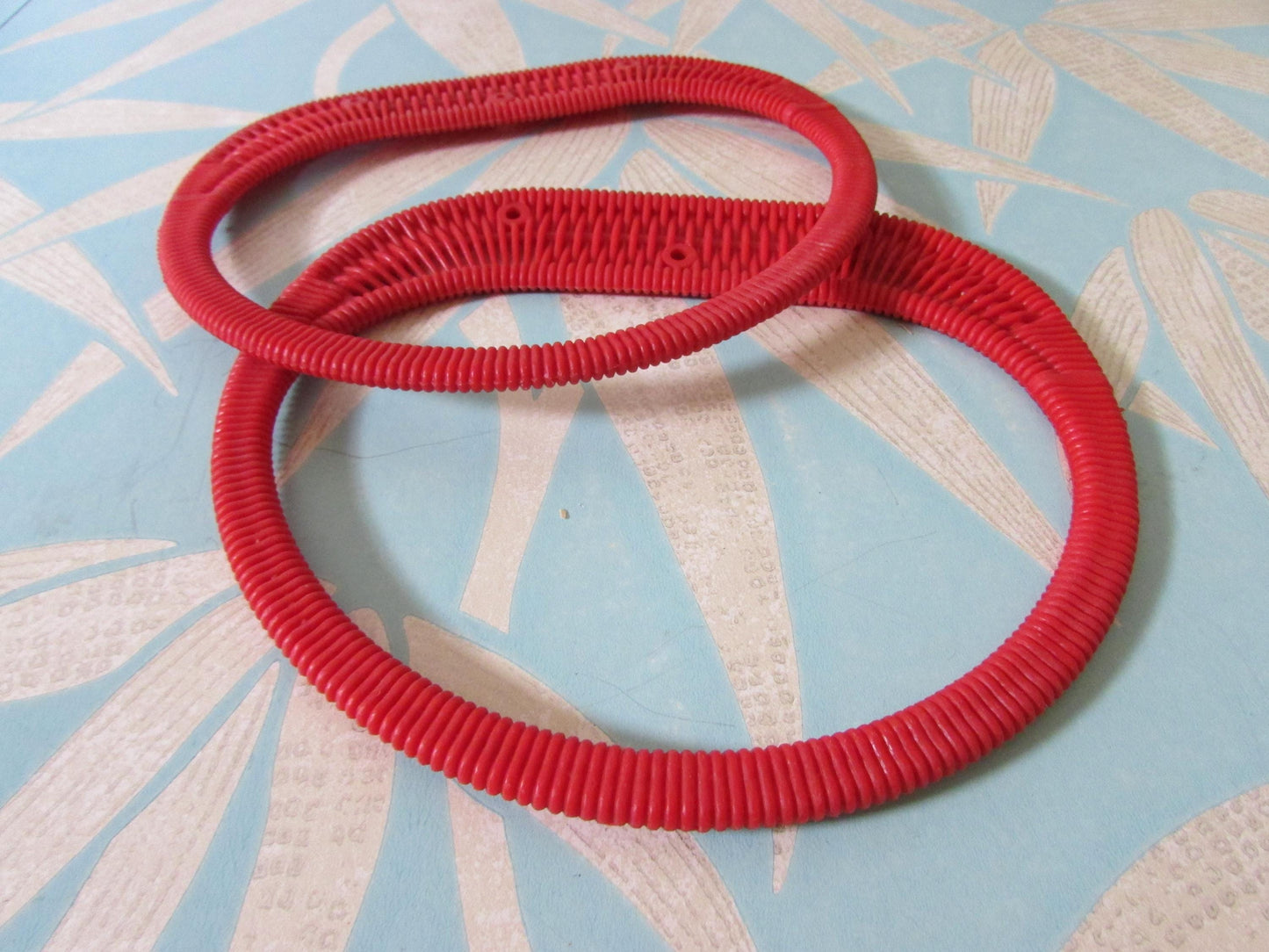 Pair of vintage D-shaped red plastic rattan handbag/purse handles