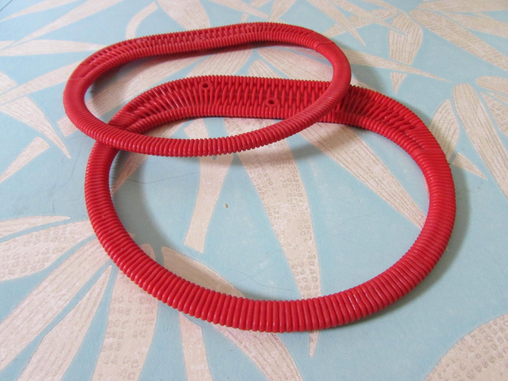 Pair of vintage D-shaped red plastic rattan handbag/purse handles