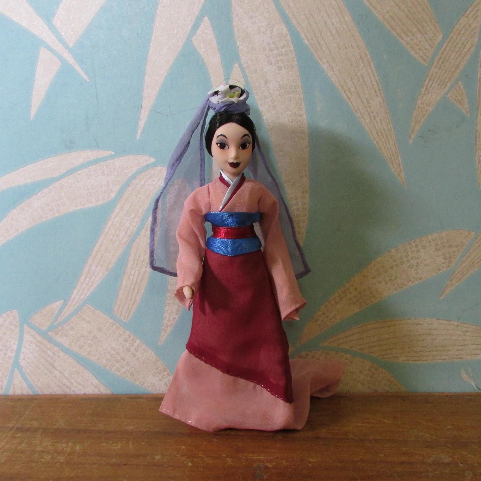 Collectable Deagostini Disney Mulan porcelain doll