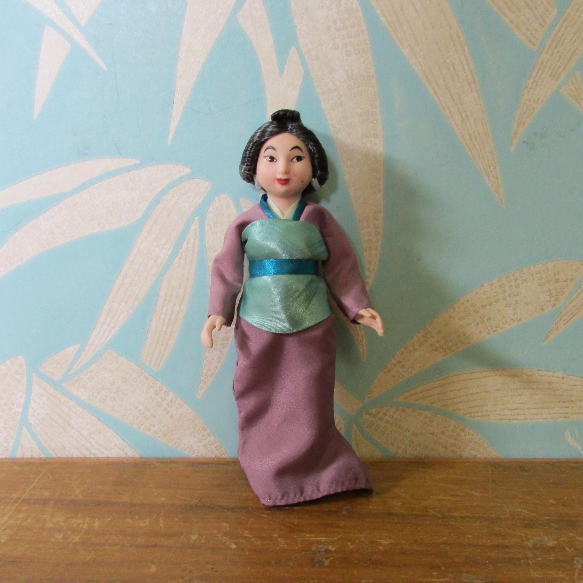 Collectable Deagostini Disney Hua Li porcelain doll