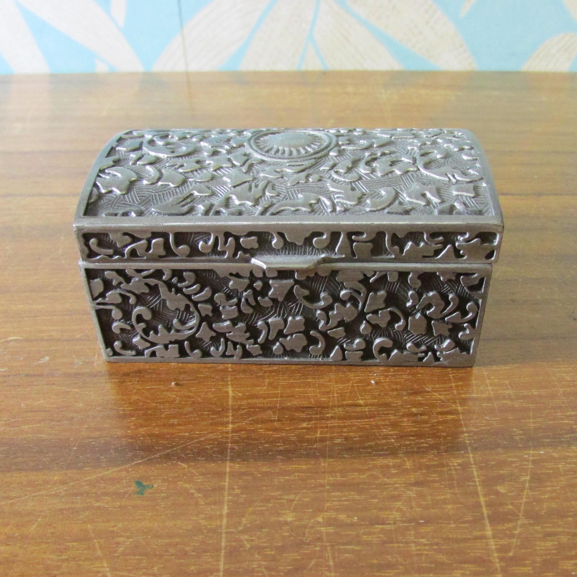 circa. 1970s Aveson embossed abstract acanthus-style leaf silver-tone metal chest