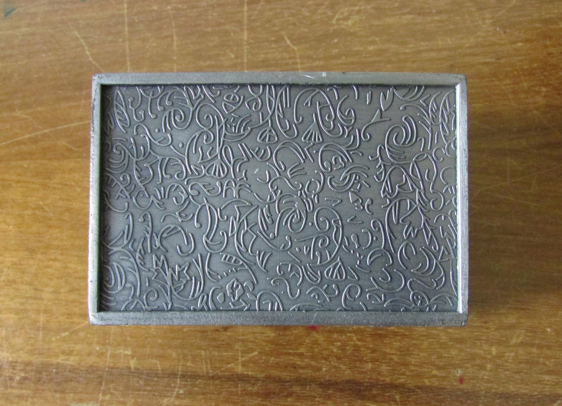 circa. 1970s Aveson embossed abstract acanthus-style leaf silver-tone metal chest