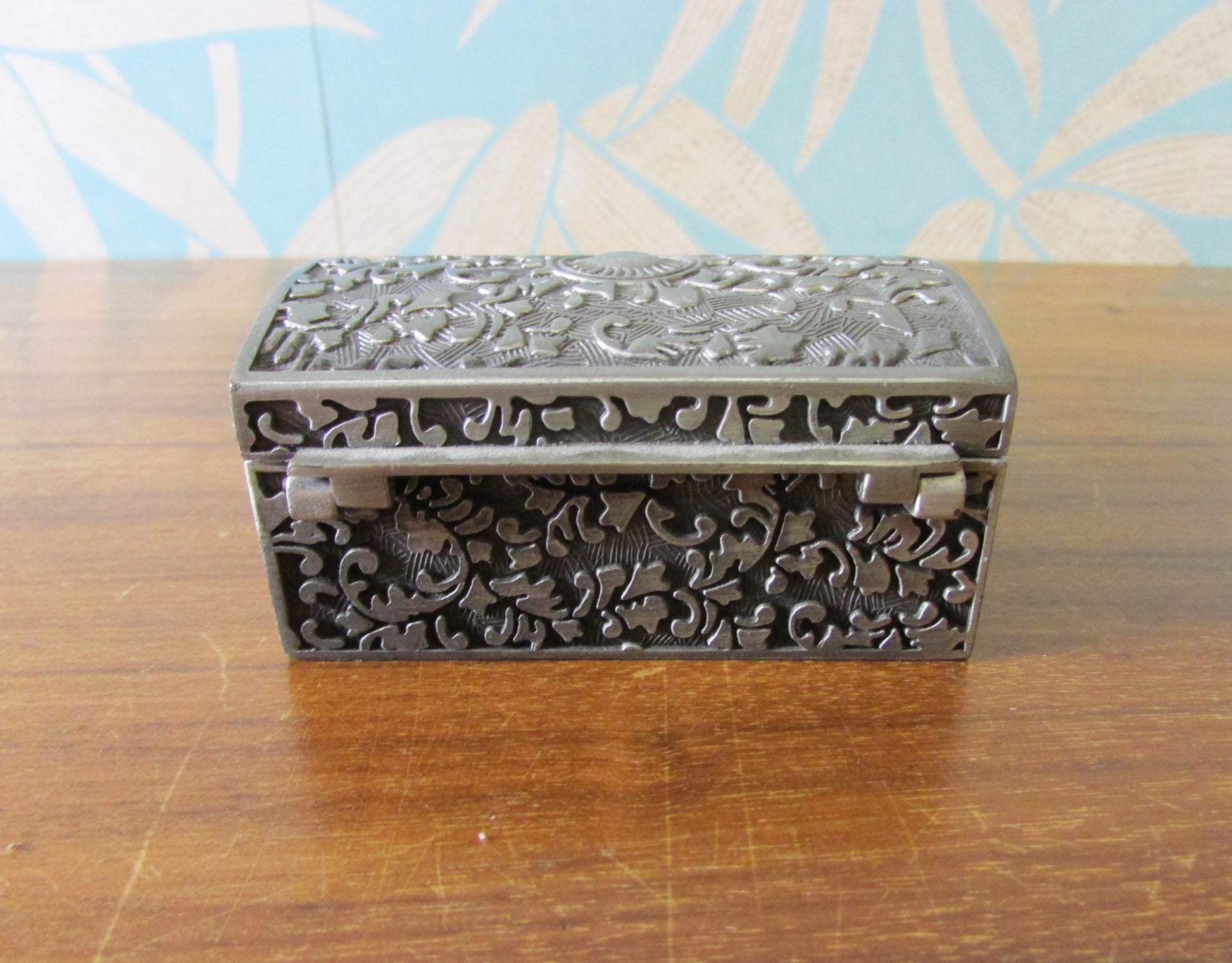 circa. 1970s Aveson embossed abstract acanthus-style leaf silver-tone metal chest