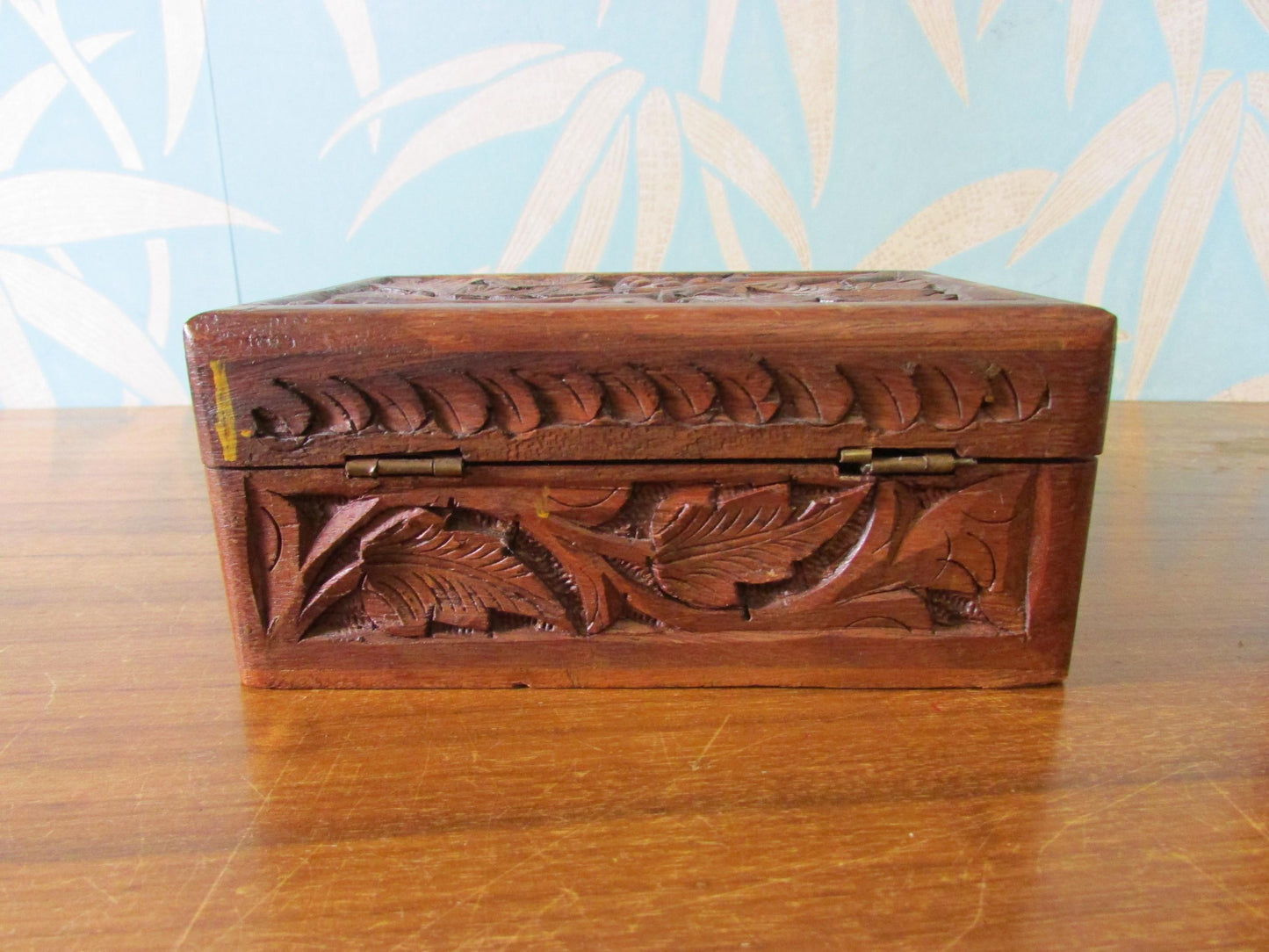 Vintage Arts and Crafts-style hand-carved leaves & berries wooden triquetra/trinket box