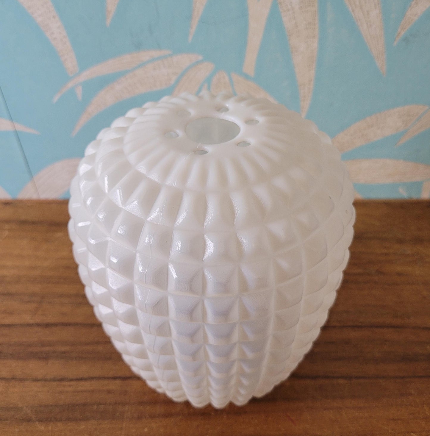 circa. 1970s moulded plastic honeycomb/pineapple pendant lampshade