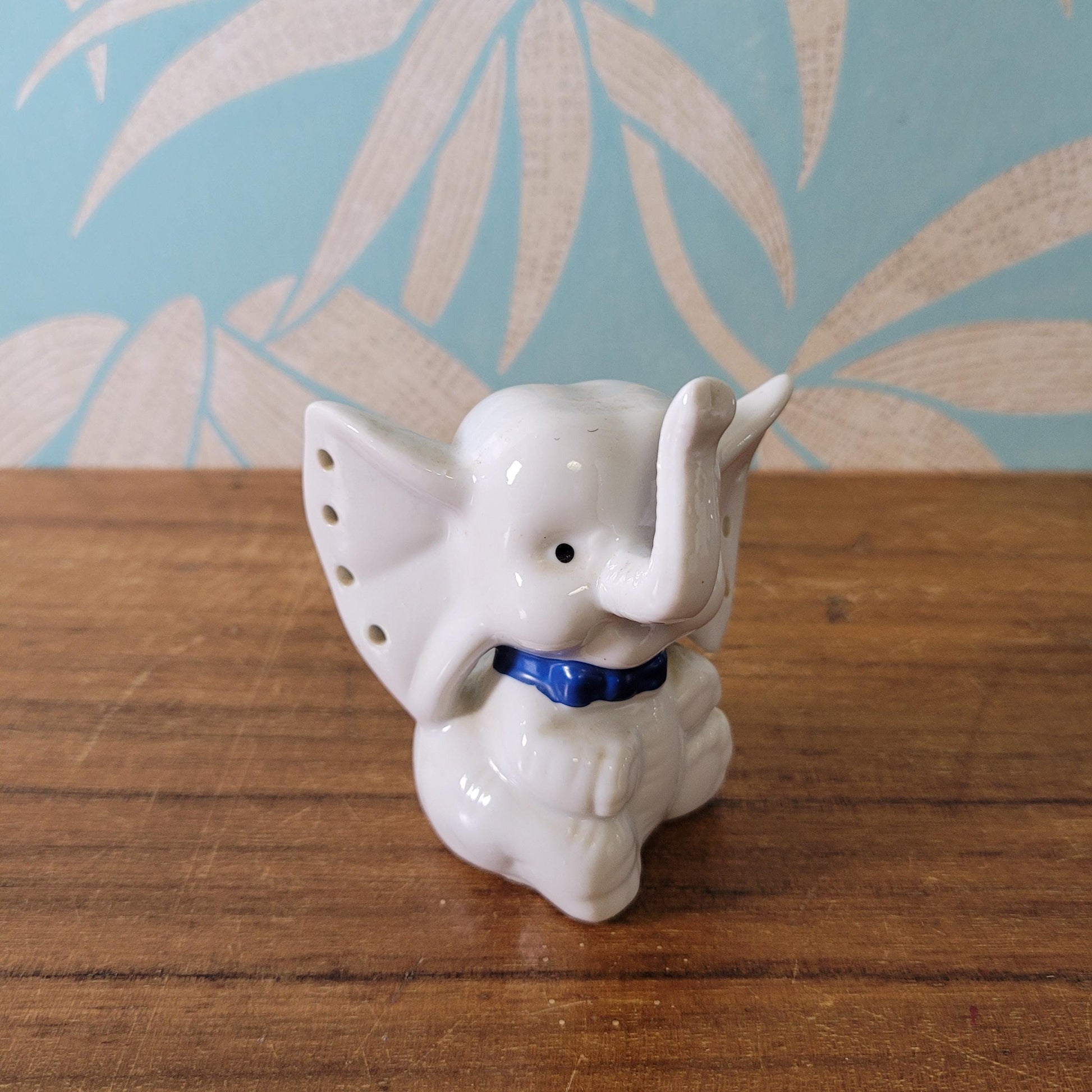 1970s WOOLBRO ceramic elephant earring holder, dark blue collar