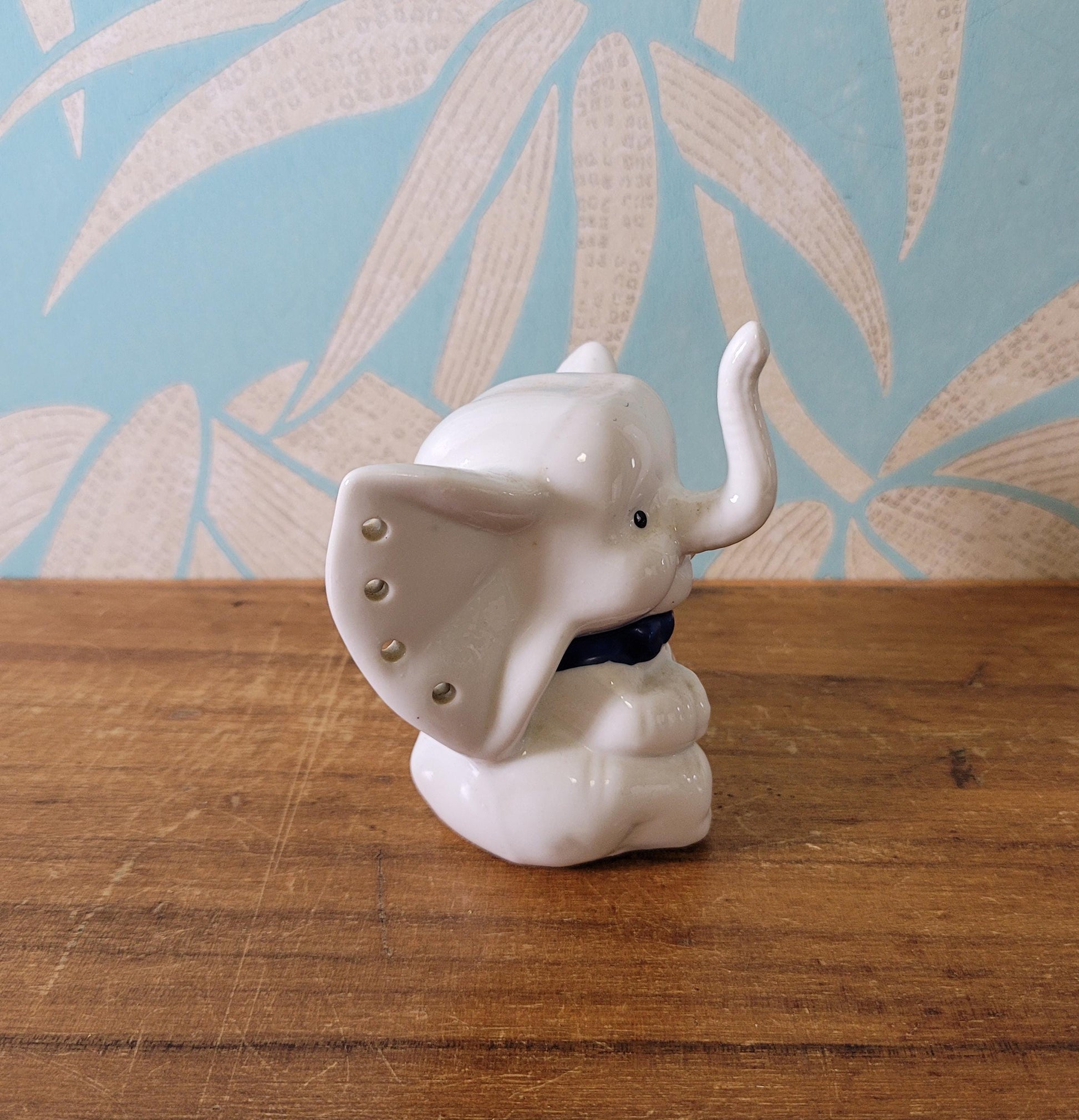 1970s WOOLBRO ceramic elephant earring holder, dark blue collar