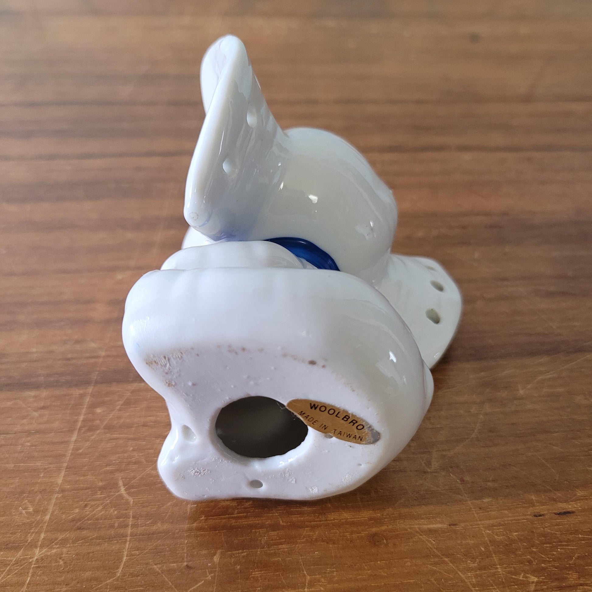 1970s WOOLBRO ceramic elephant earring holder, dark blue collar