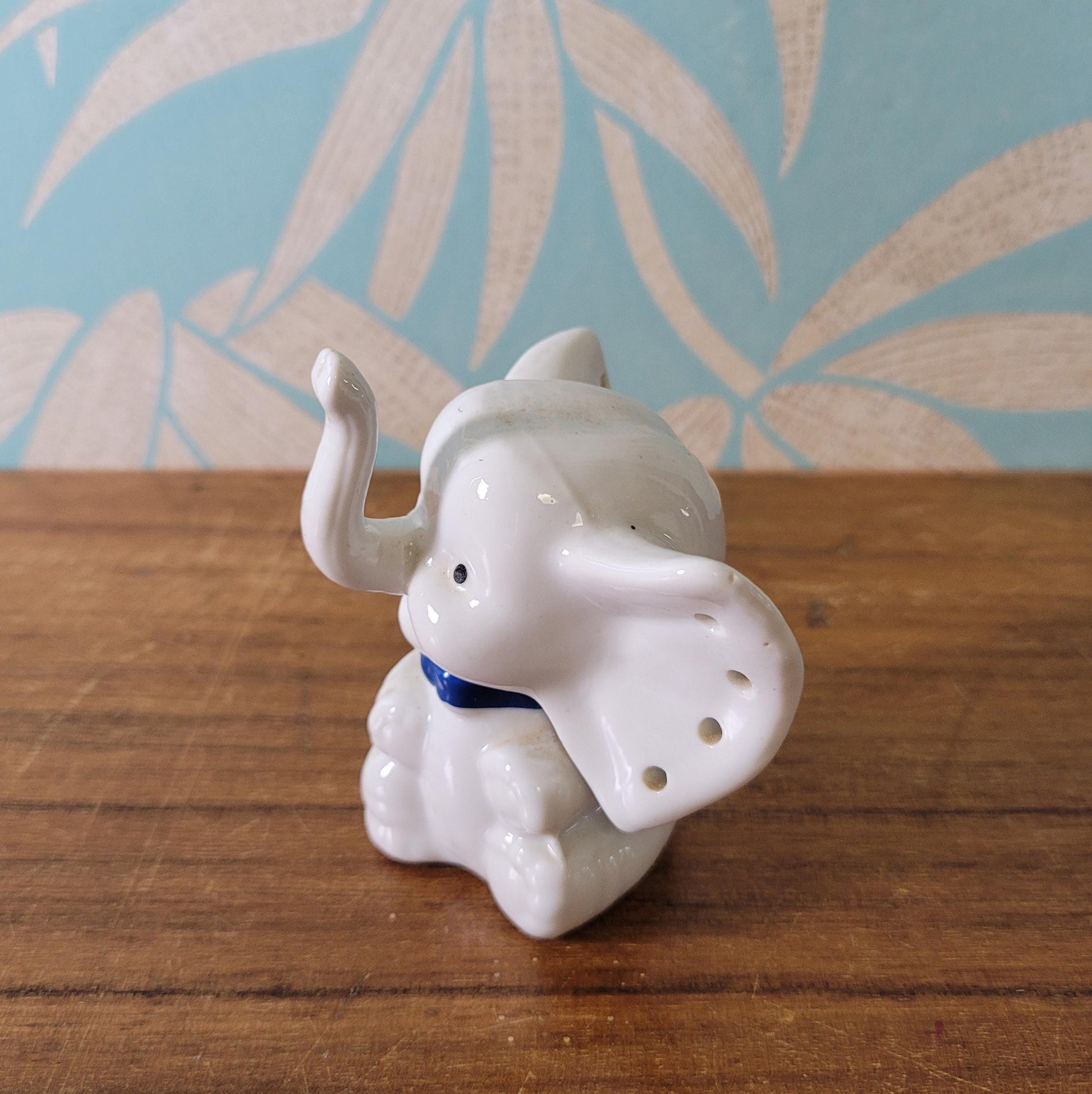 1970s WOOLBRO ceramic elephant earring holder, dark blue collar